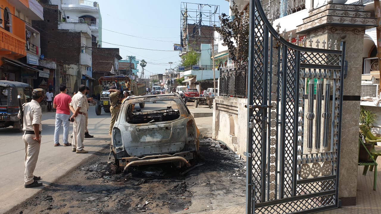 اس سانحے کے بعد پولیس معاملے کی تحقیقات میں مصروف ہے، تاہم نامعلوم بدمعاشوں کے خلاف ایف آئی آر درج کی گئی ہے