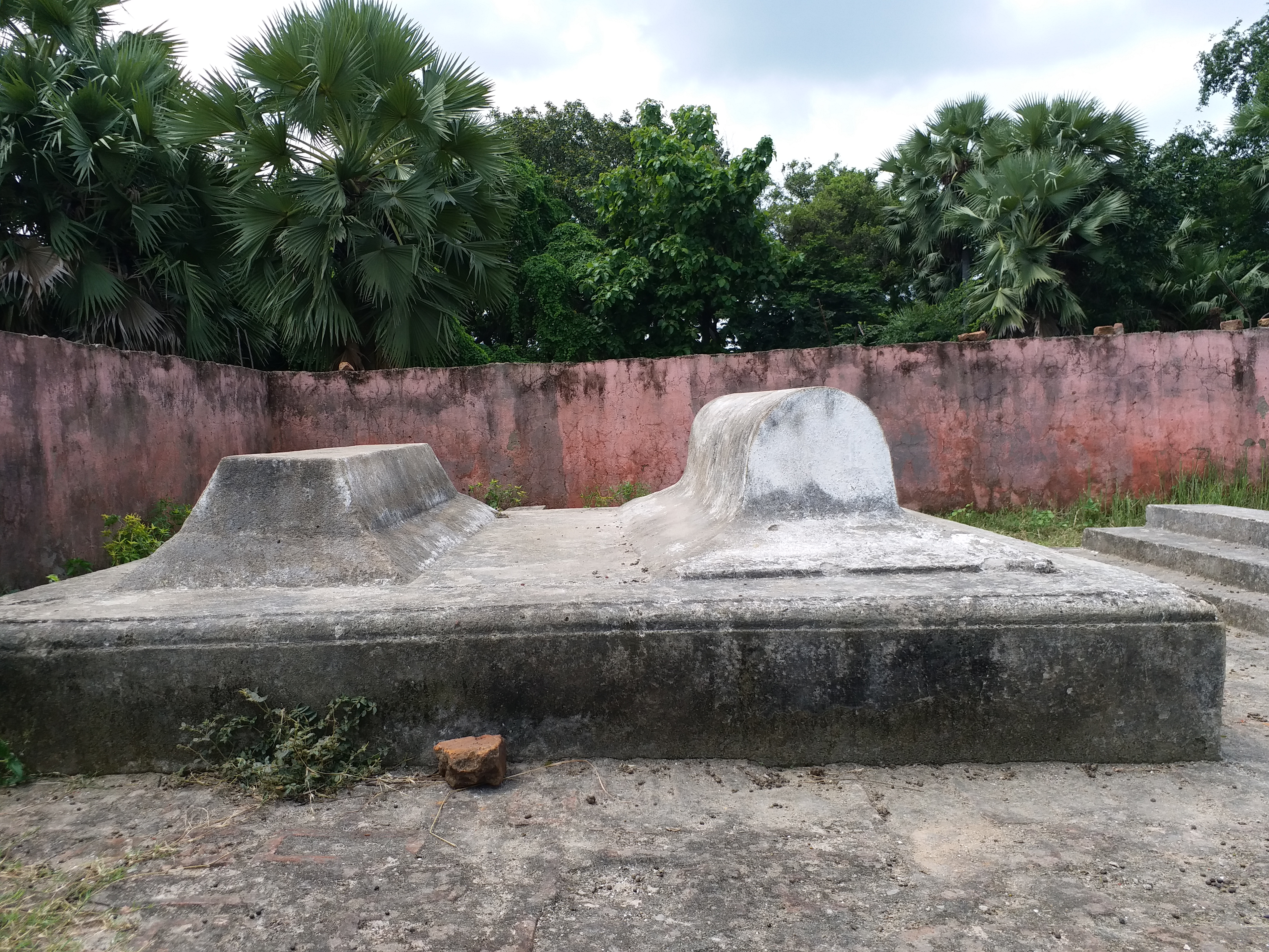 last ruler of independent kashmir yousuf shah chak grave