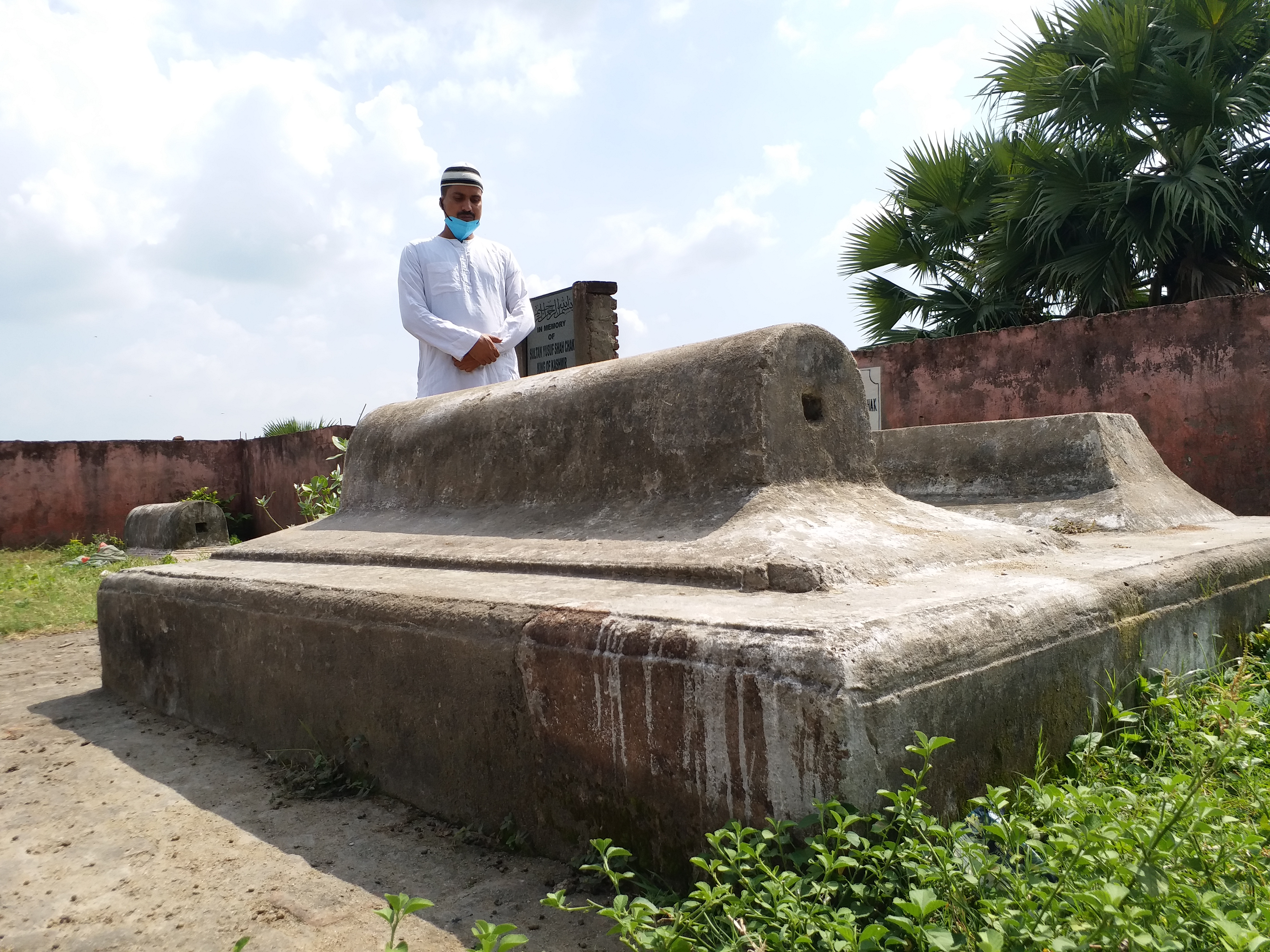 pathetic condition of last ruler of independent kashmir yousuf shah chak grave in bihar