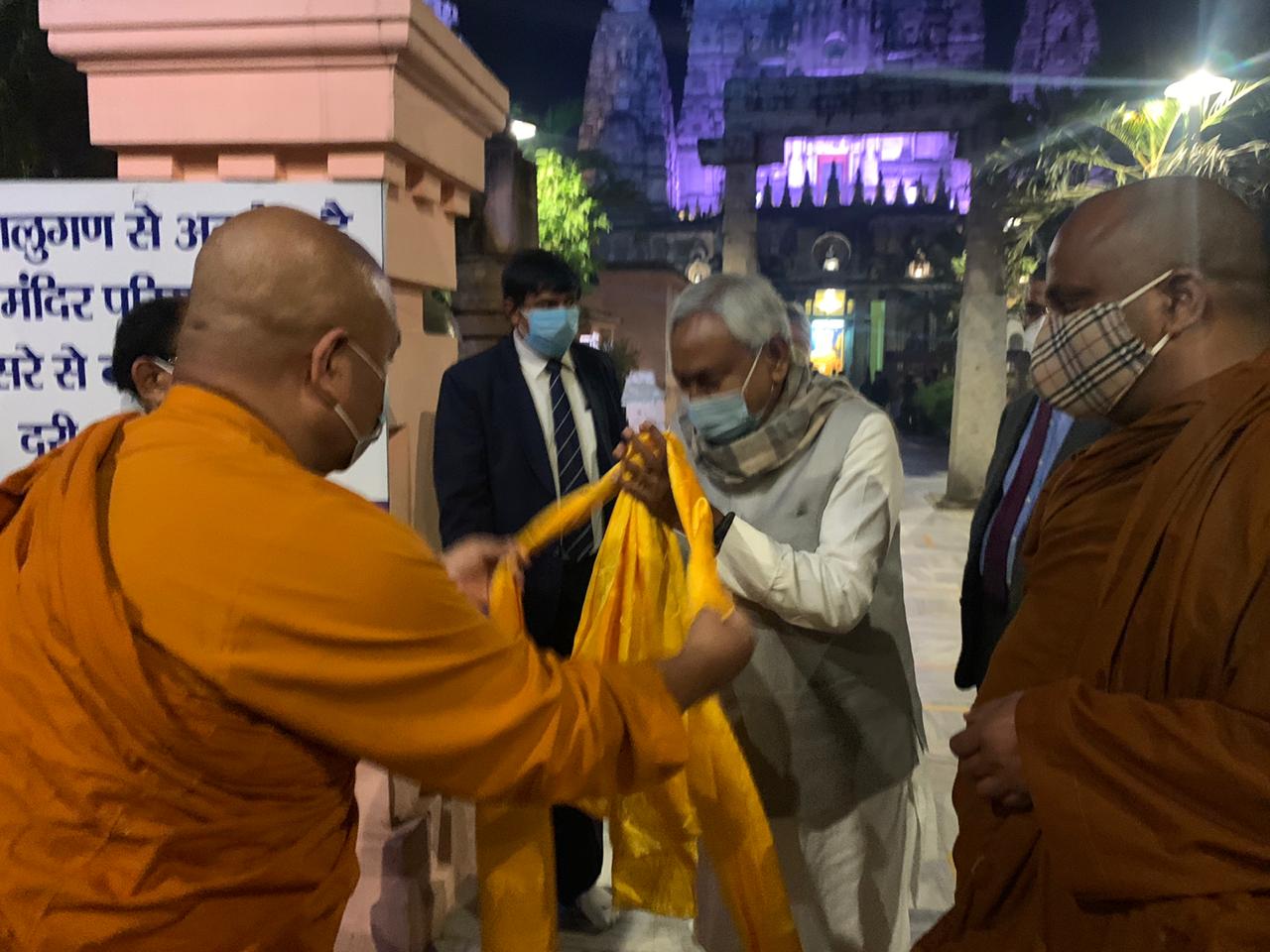 Nitish kumar in mahabodhi temple