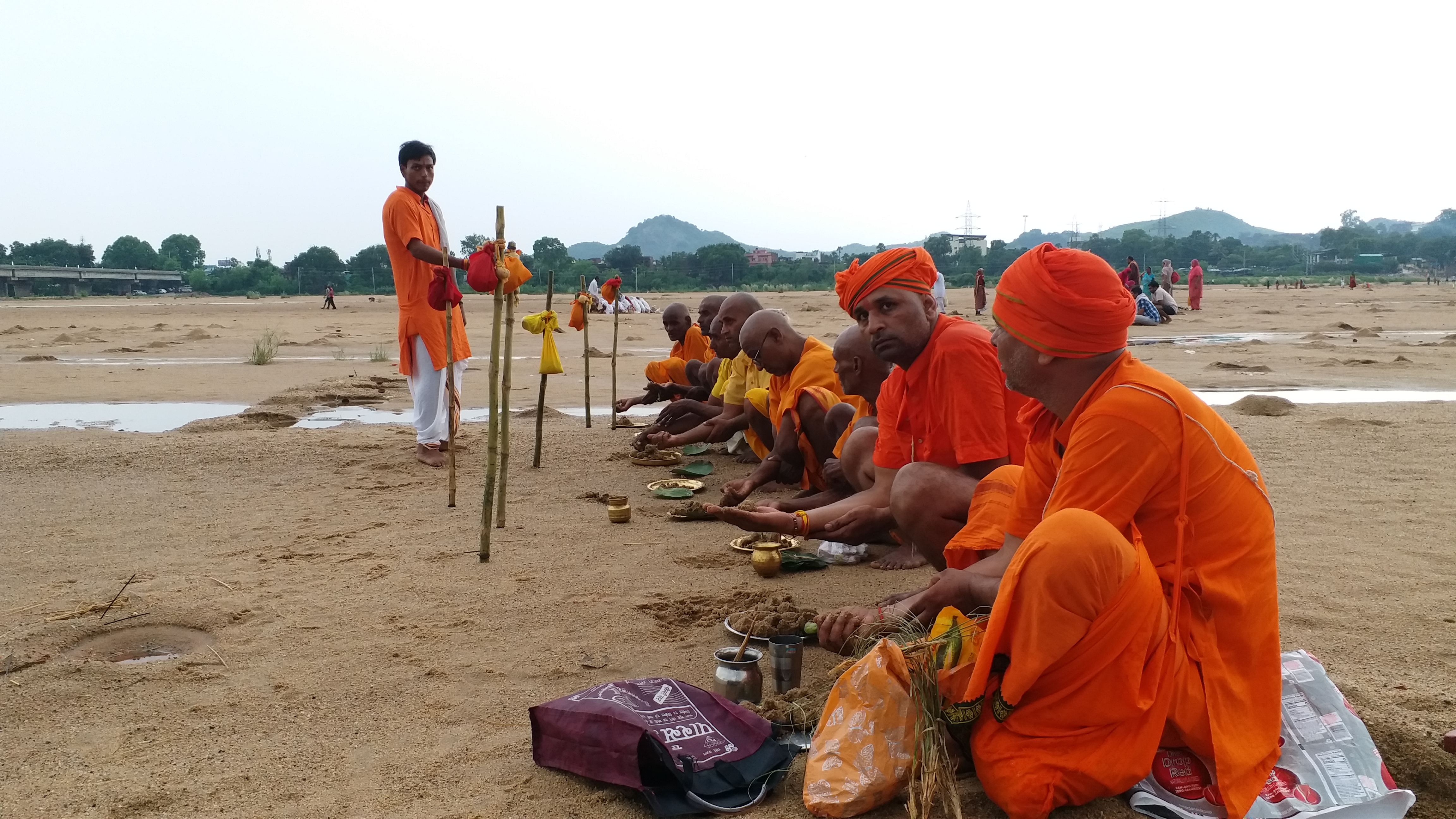 सुबह से शुरू हो जाता है कर्मकांड