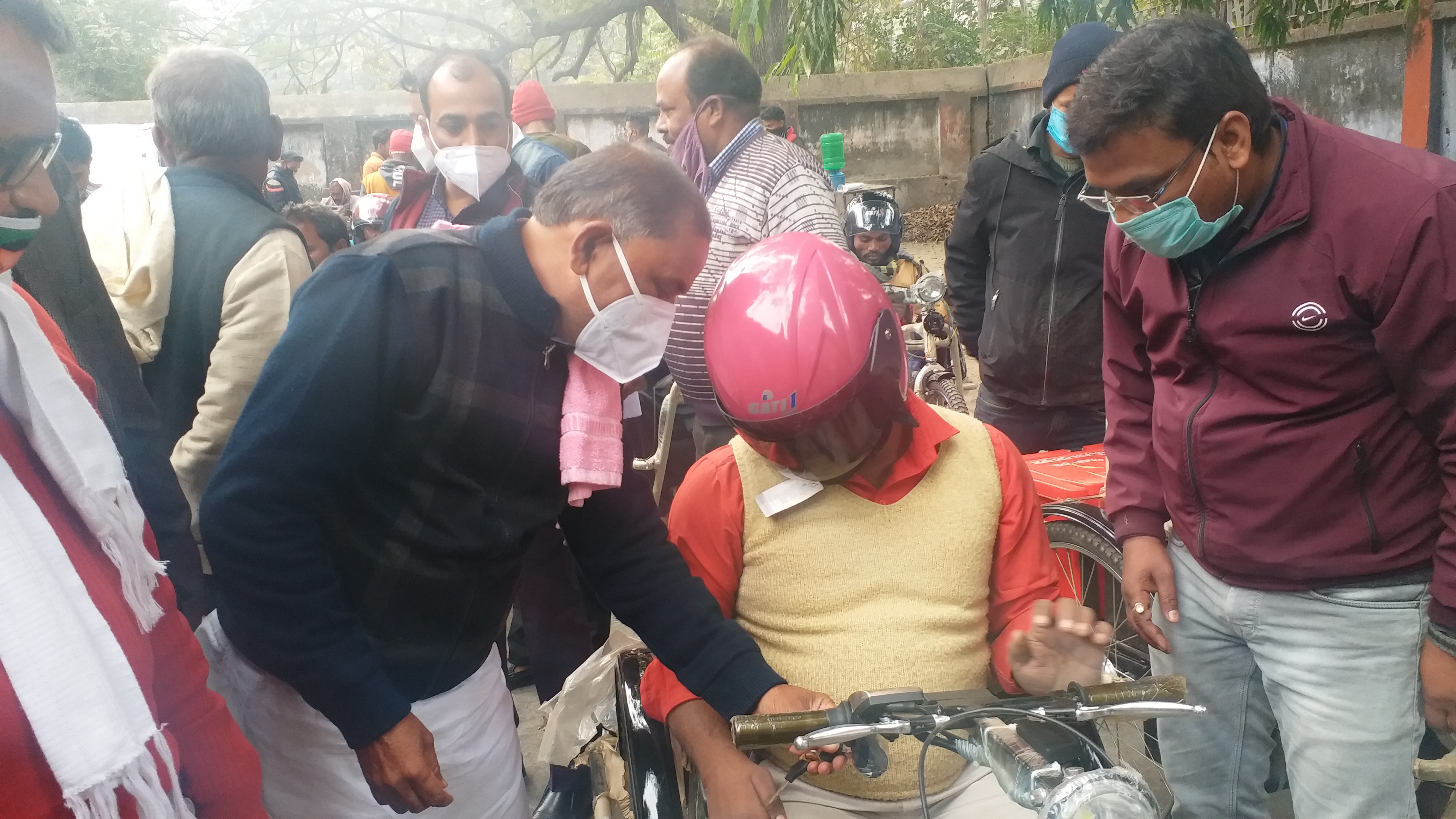 motorised tricycle distribution among handicapped in gaya