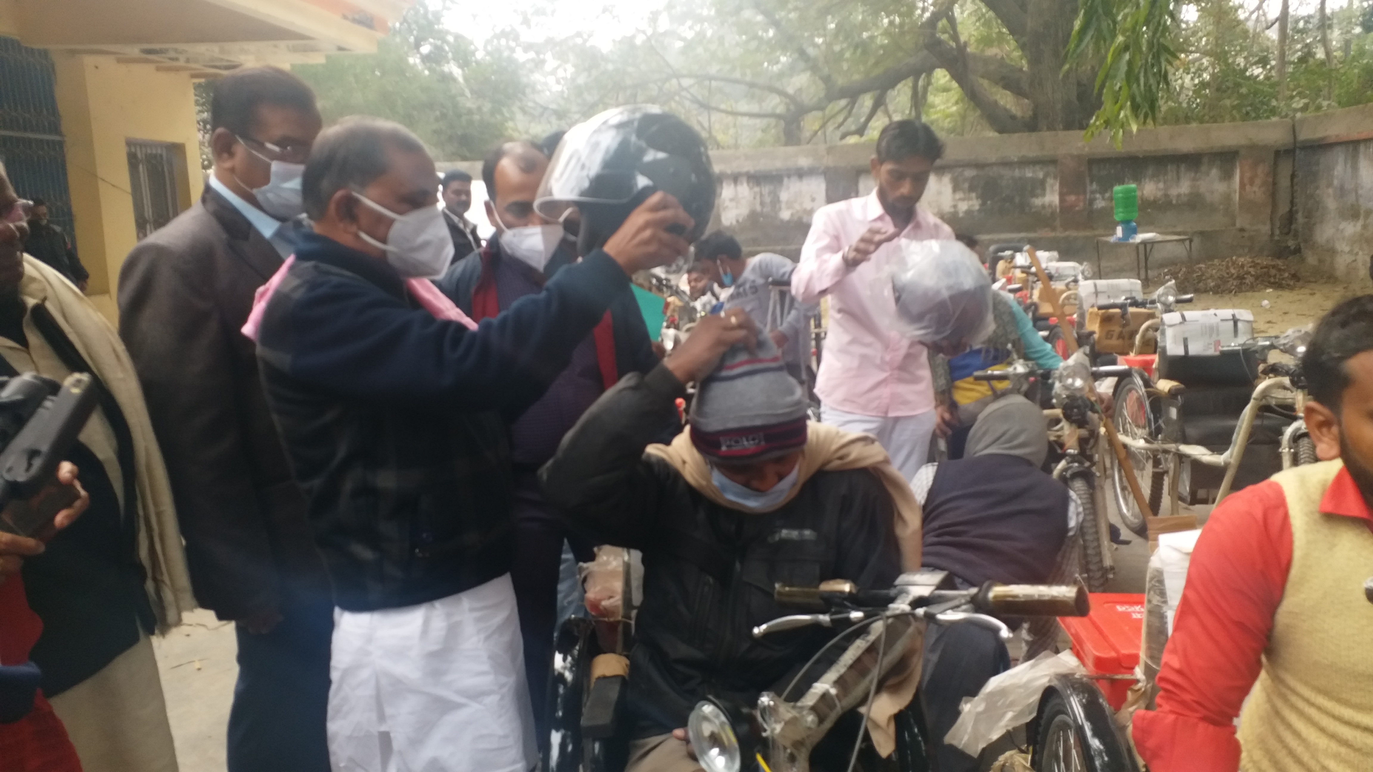 motorised tricycle distribution among handicapped in gaya