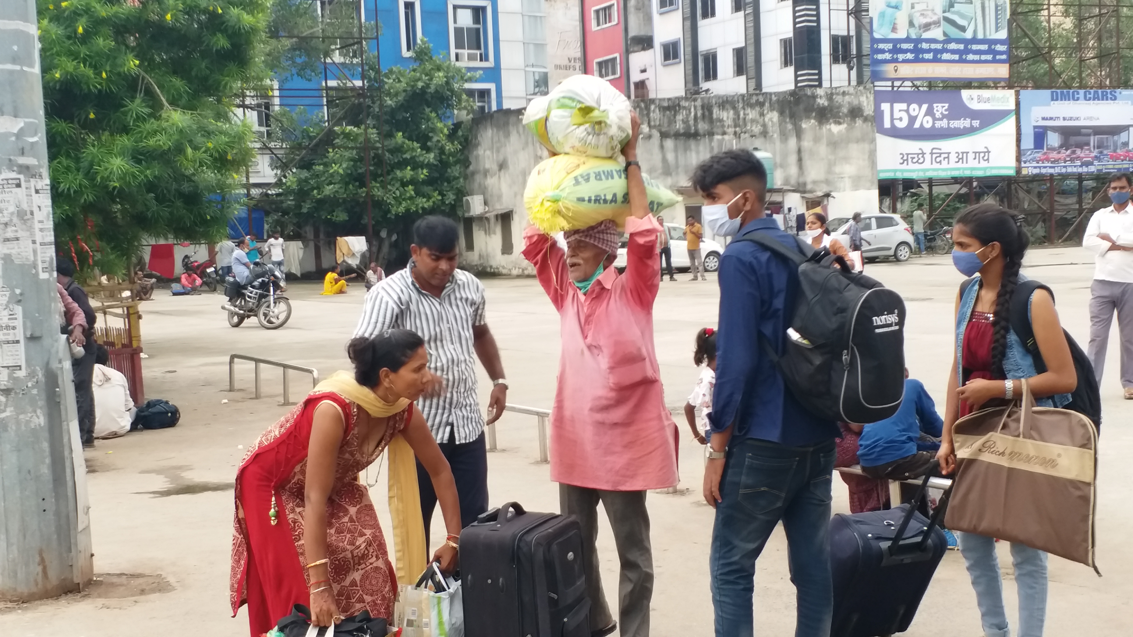 गया जंक्शन पर कुली शिवदास गुप्ता