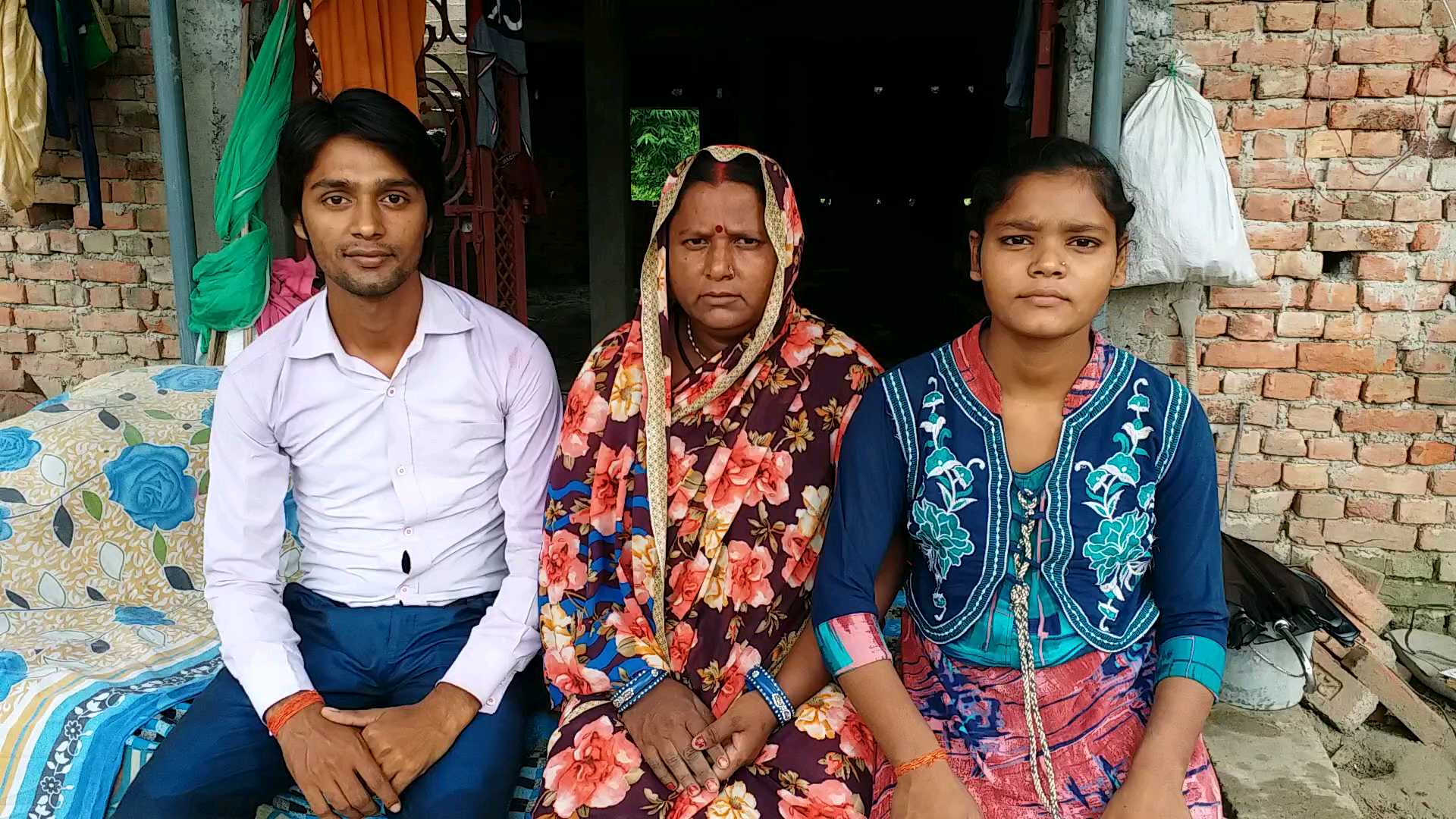 Indrajit Kumar of gopalganj gives free education