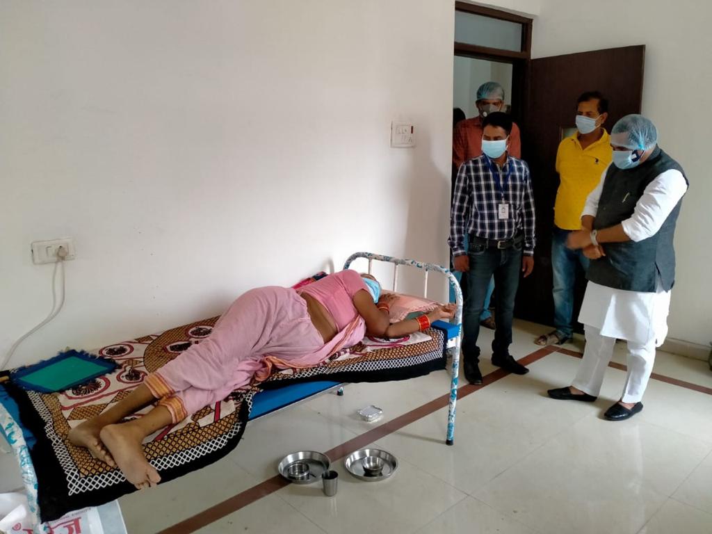 Minister Janak Ram inspected hospitals regarding corona patient treatment in Gopalganj