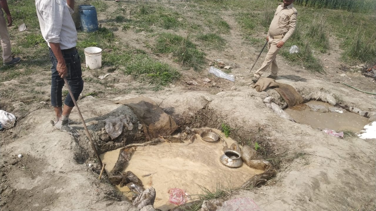 85 liter liquor recovered in raid in Gopalganj