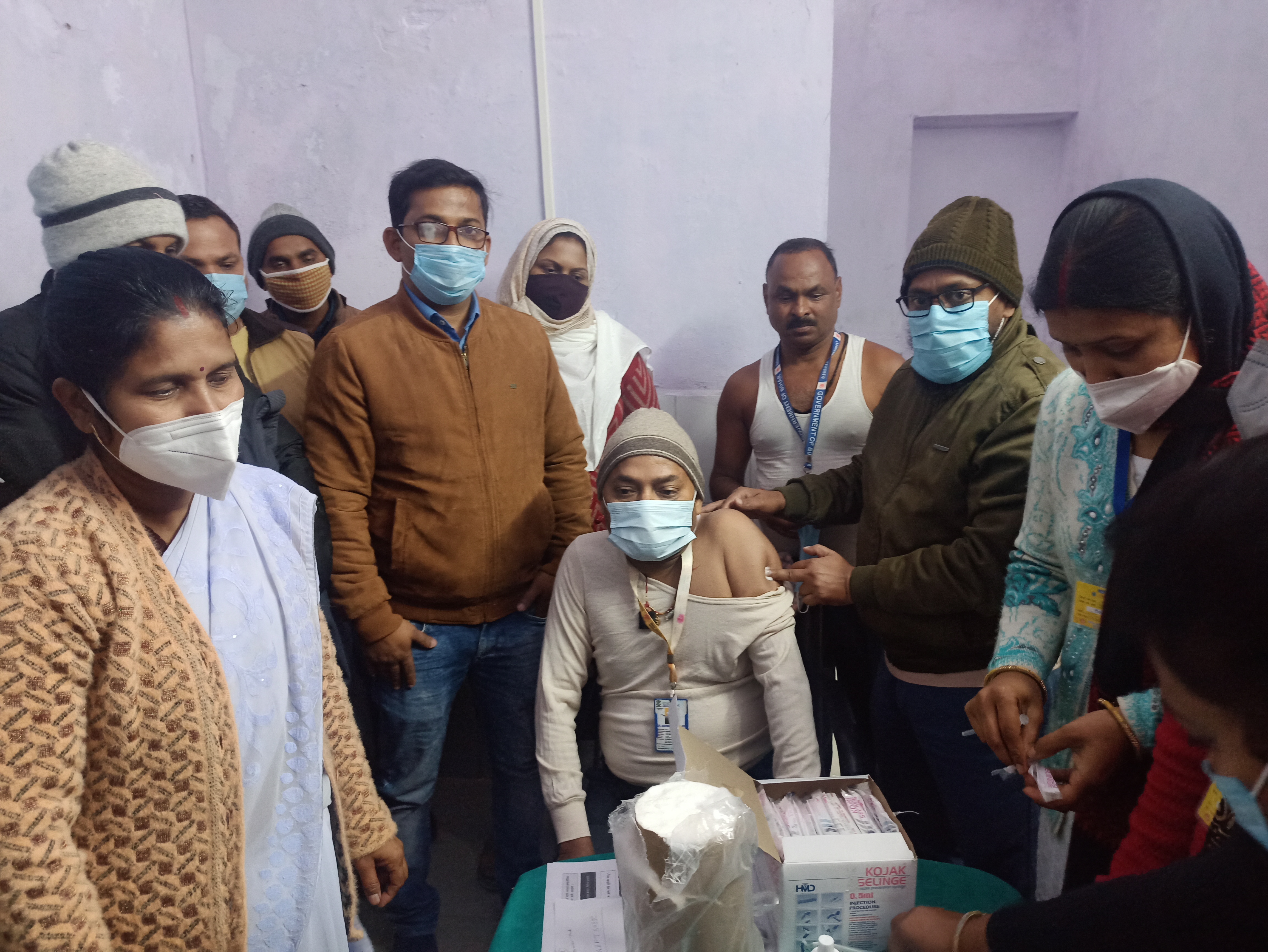 Corona vaccination started in referral hospital jhajha in jamui