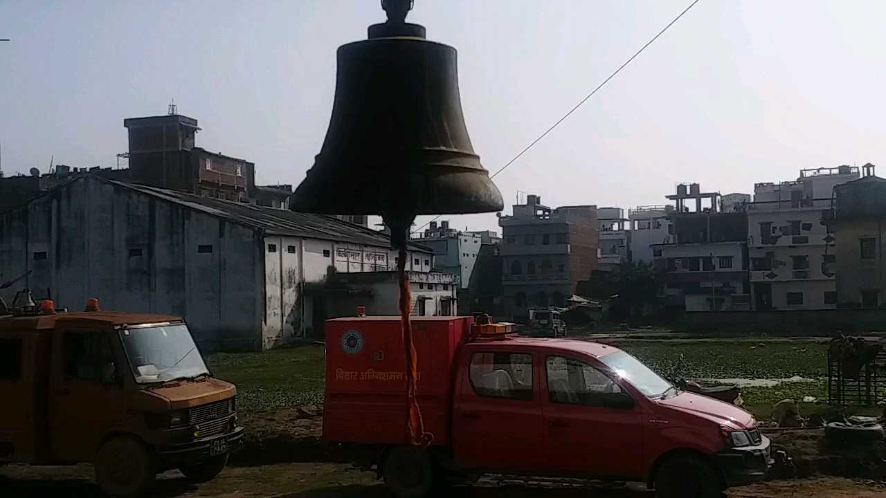 सब कुछ खुले दरबार जैसा