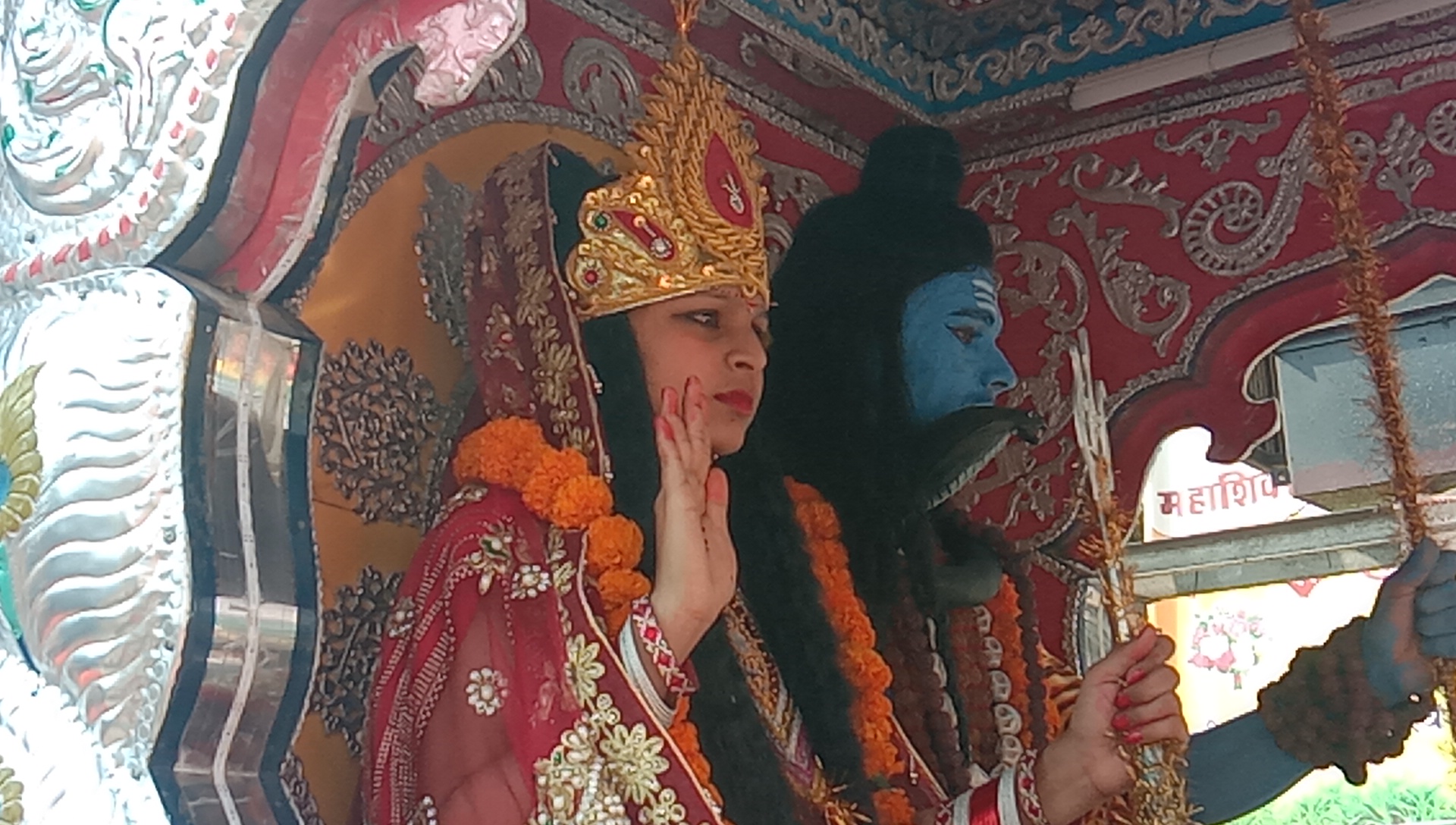 कालेश्वर महादेव मंदिर से एक भव्य शोभायात्रा निकाली गई.