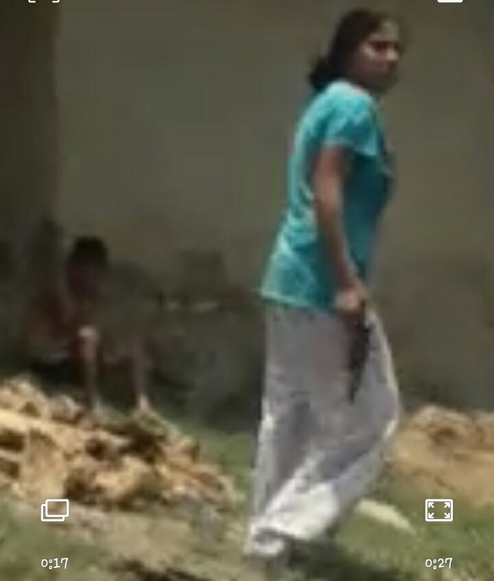 Viral video of girl waving desi katta to save family in Munger