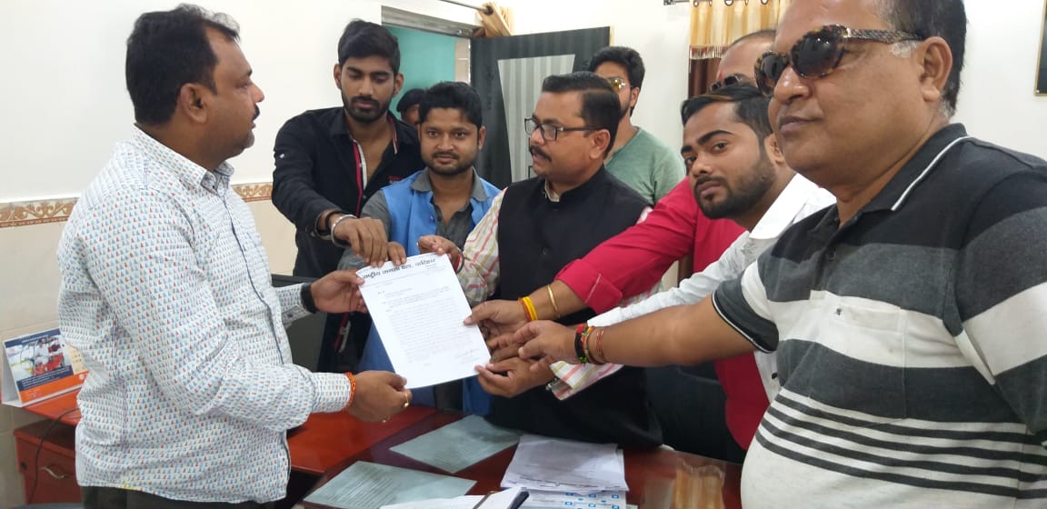 RJD leader submits memorandum to Mayor