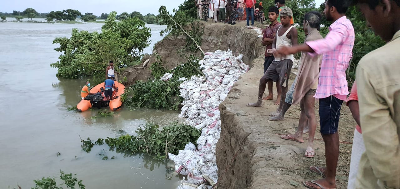 पूरी रात जारी रहा कटाव निरोधी कार्य