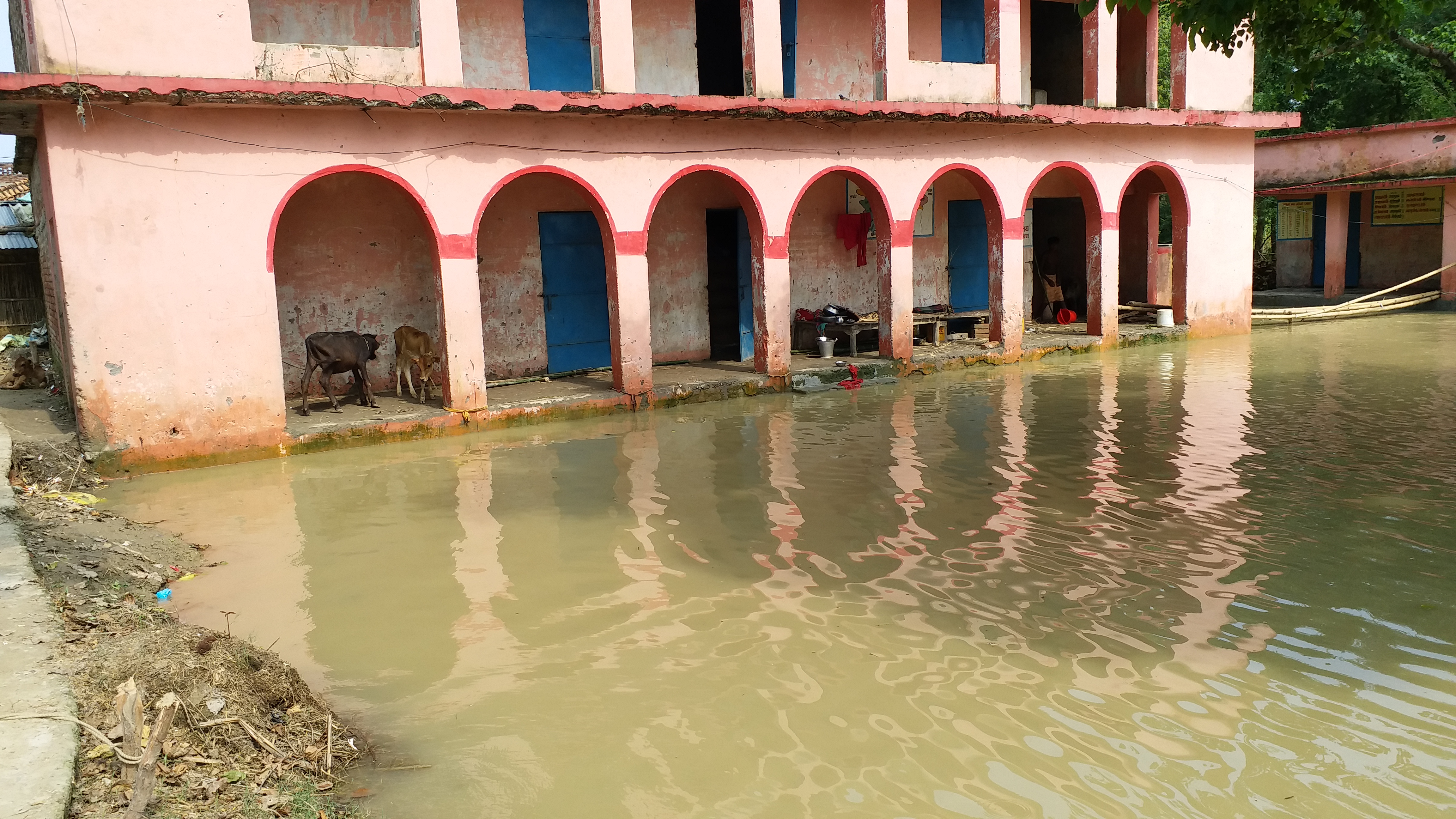 People are facing problems due to floods in Khagaria