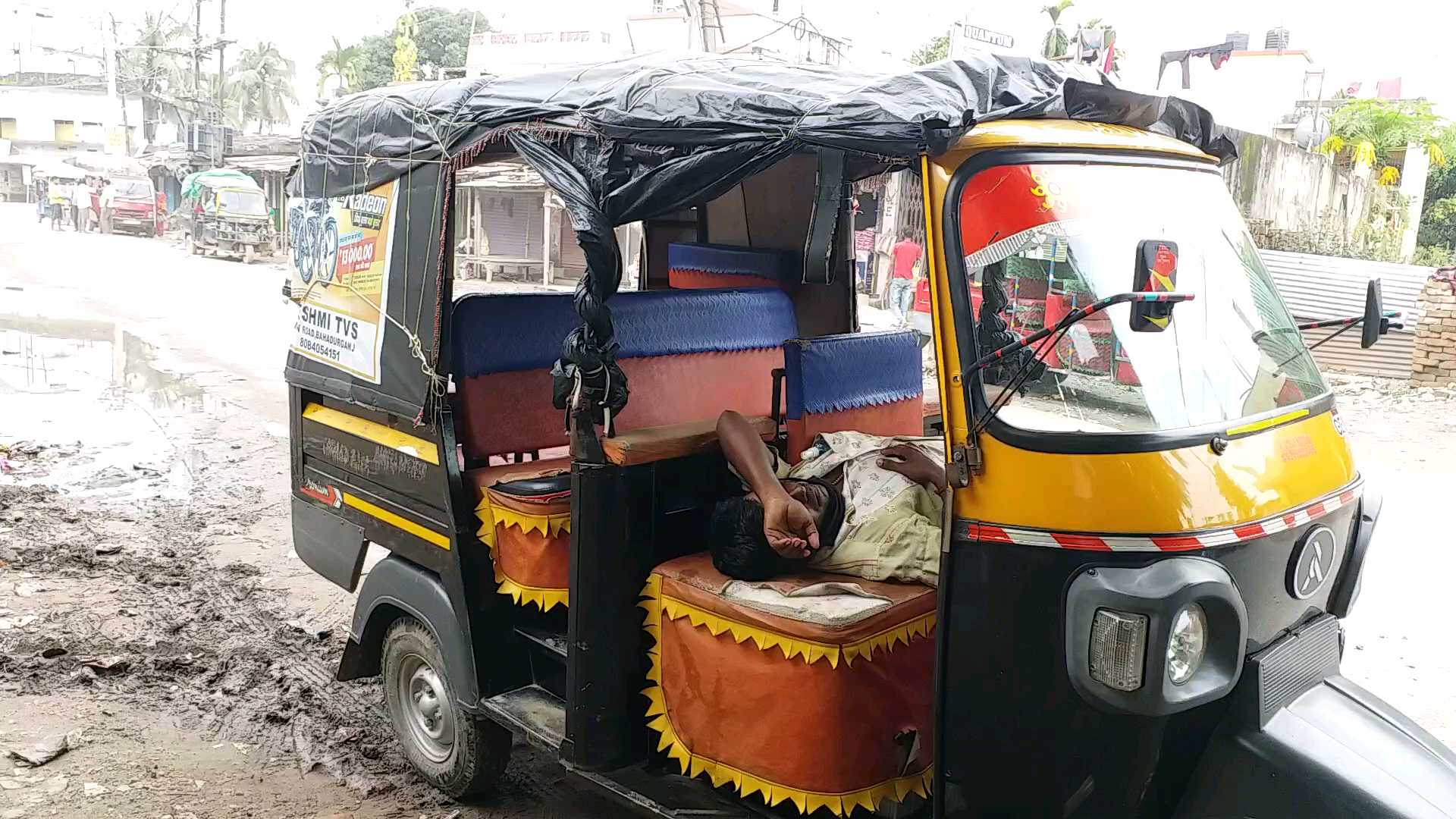 auto rickshaw driver