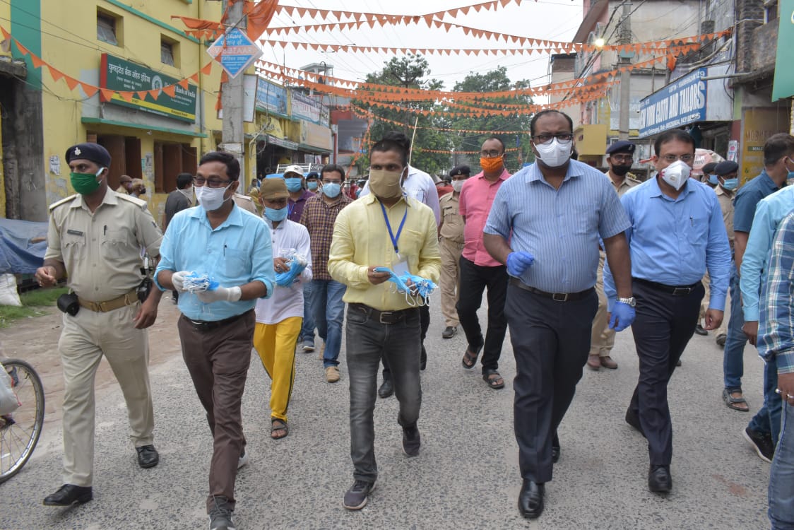 dm distributed masks for prevention of corona epidemic in kishanganj