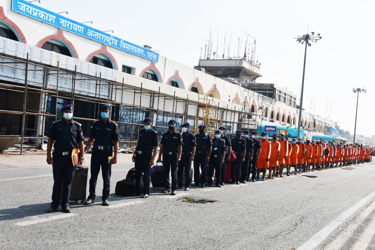 5 teams of 9th Battalion NDRF based at Bihta leave regarding Cyclone 'yasa' for Kolkata