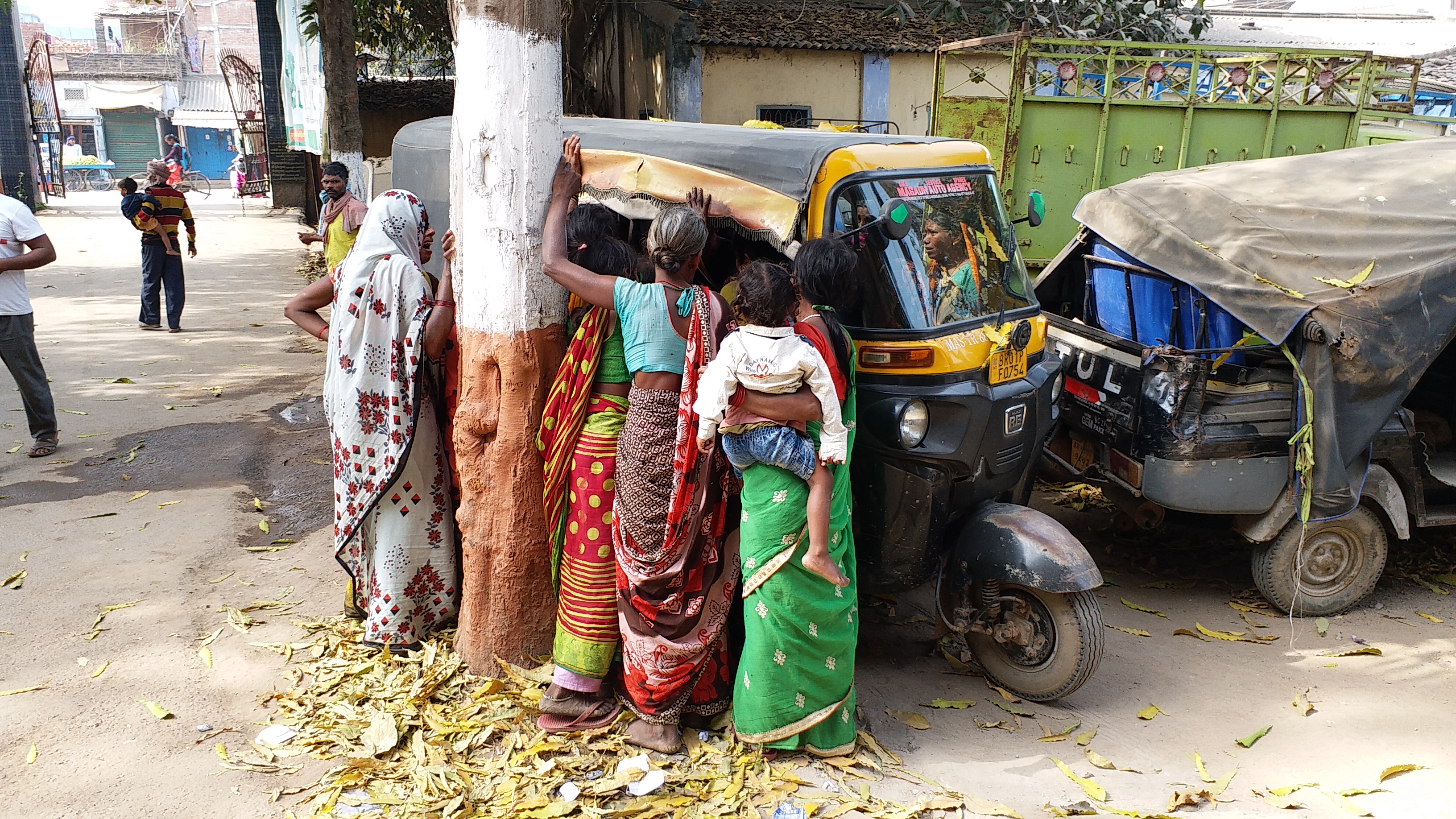 रोते बिलखते मृतक के परिजन