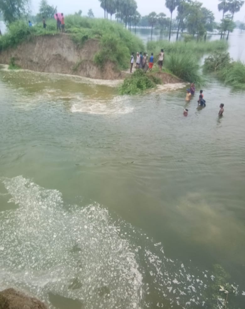 ring dam broken due to water level increase in gandak river in motihari