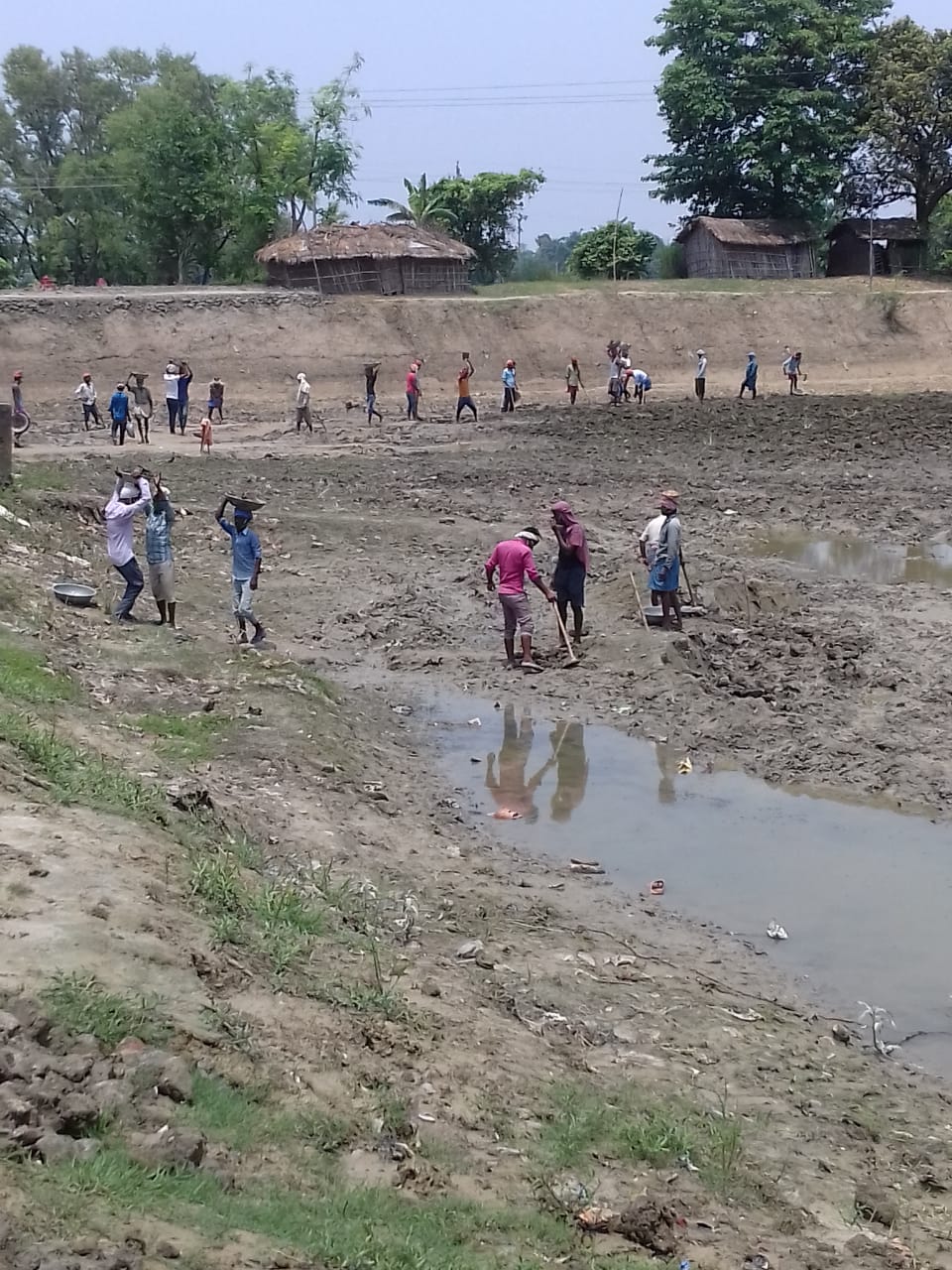 more than forty eight thousand migrant and local workers got employment from MGNREGA during lockdown in motihari