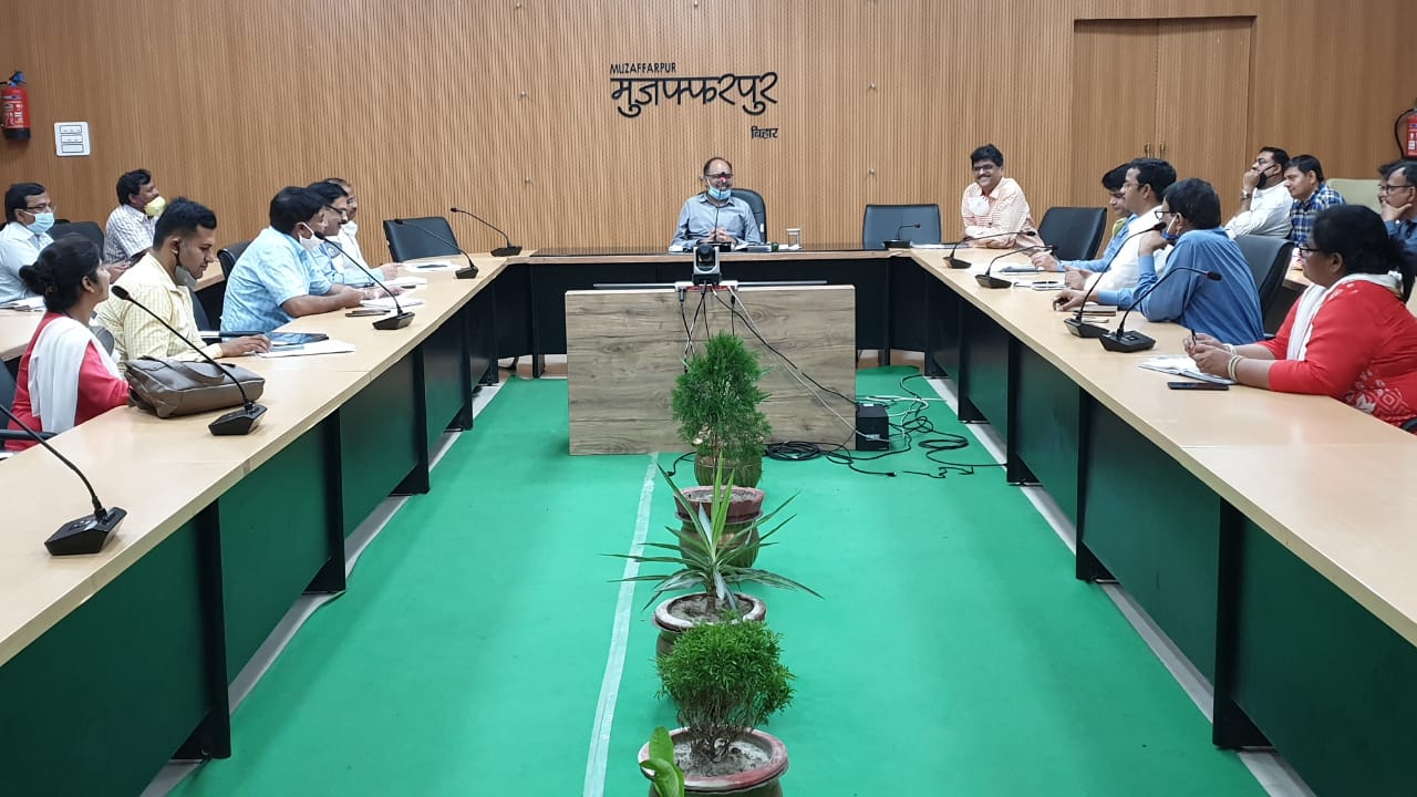 DM reviews the water logging problem and preparation for floods in Muzaffarpur