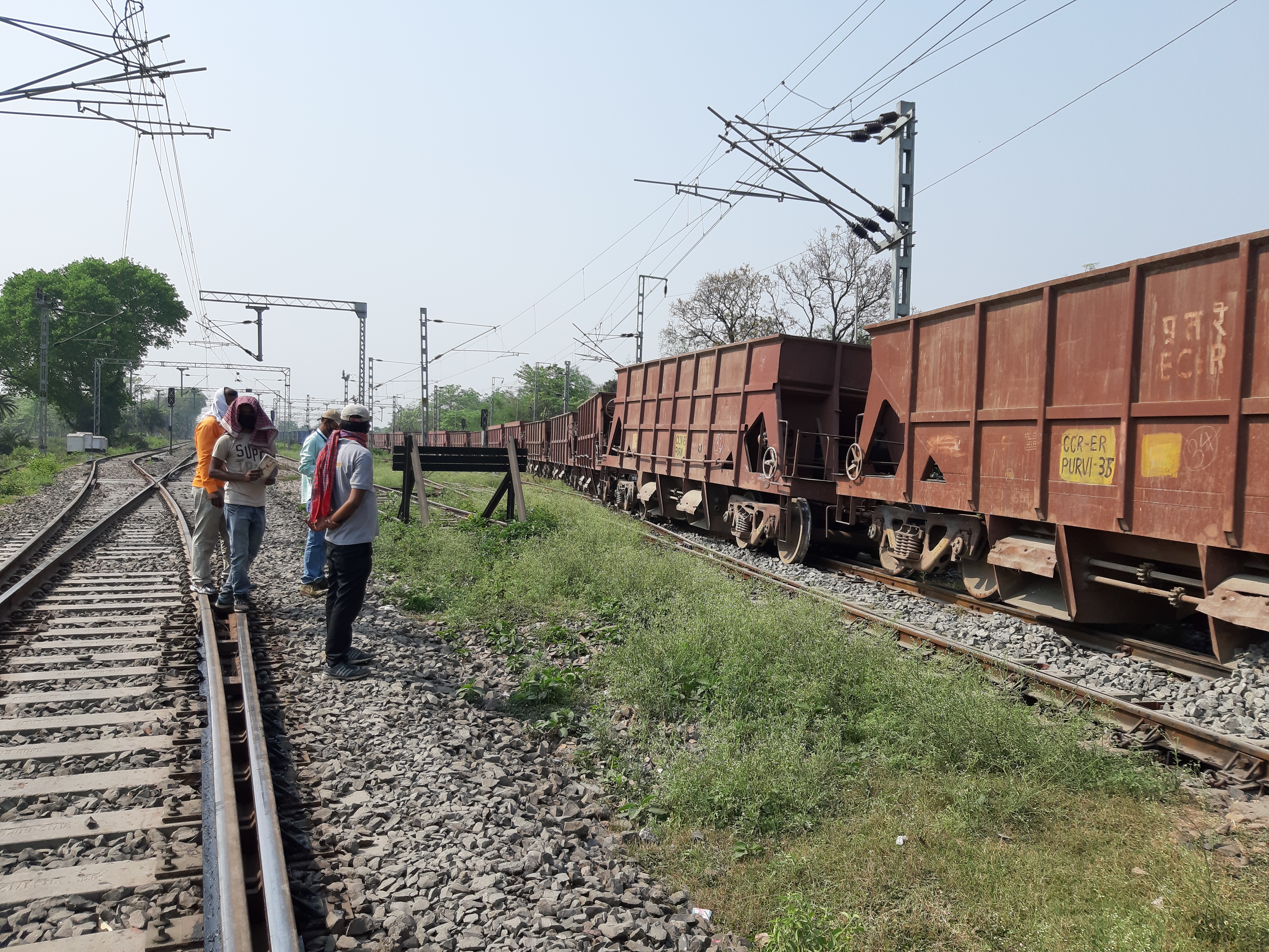 goods train derail in muzaffarpur