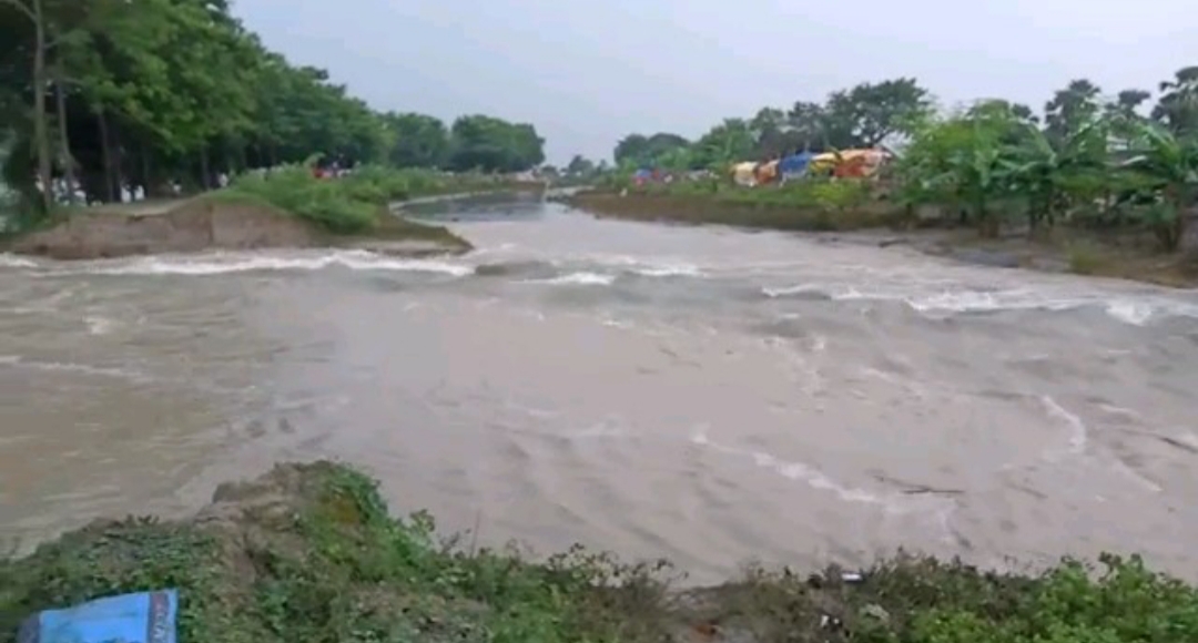 Violent clash between villagers over breaking of dam of Tirhut canal in Muzaffarpur