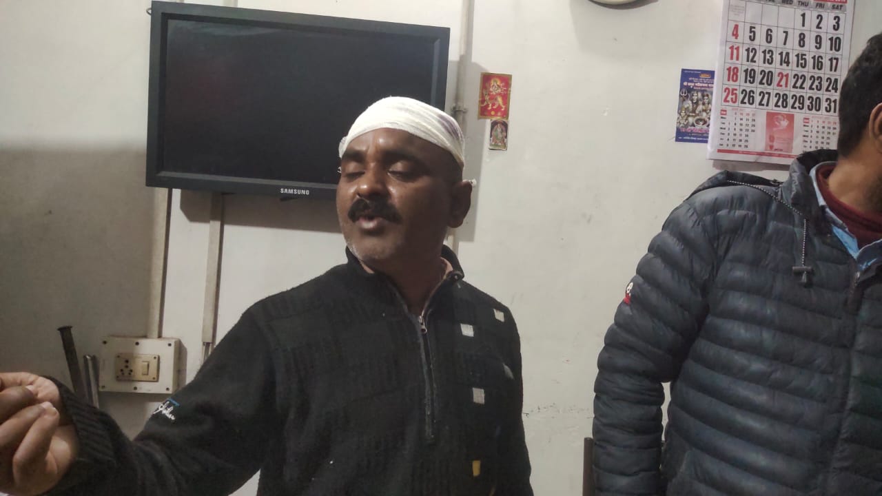 घायल पुलिस कर्मी