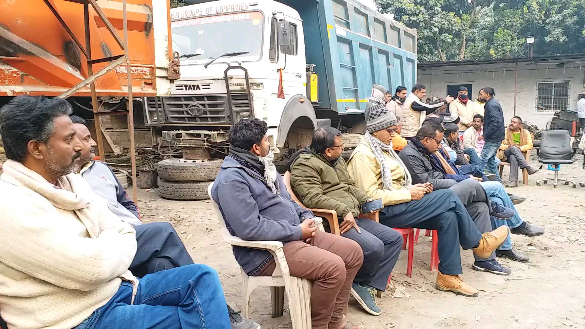 पुलिस लाठीचार्ज के खिलाफ आंदोलन