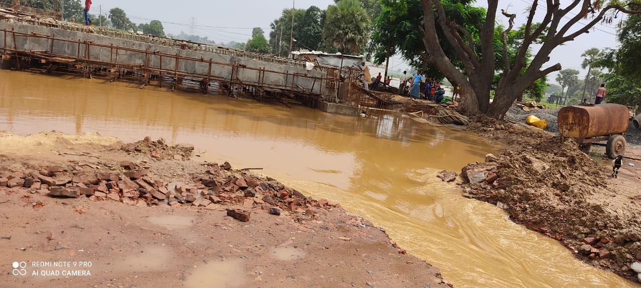 Diversion of Basuchak canal collapsed due to heavy current in nawada