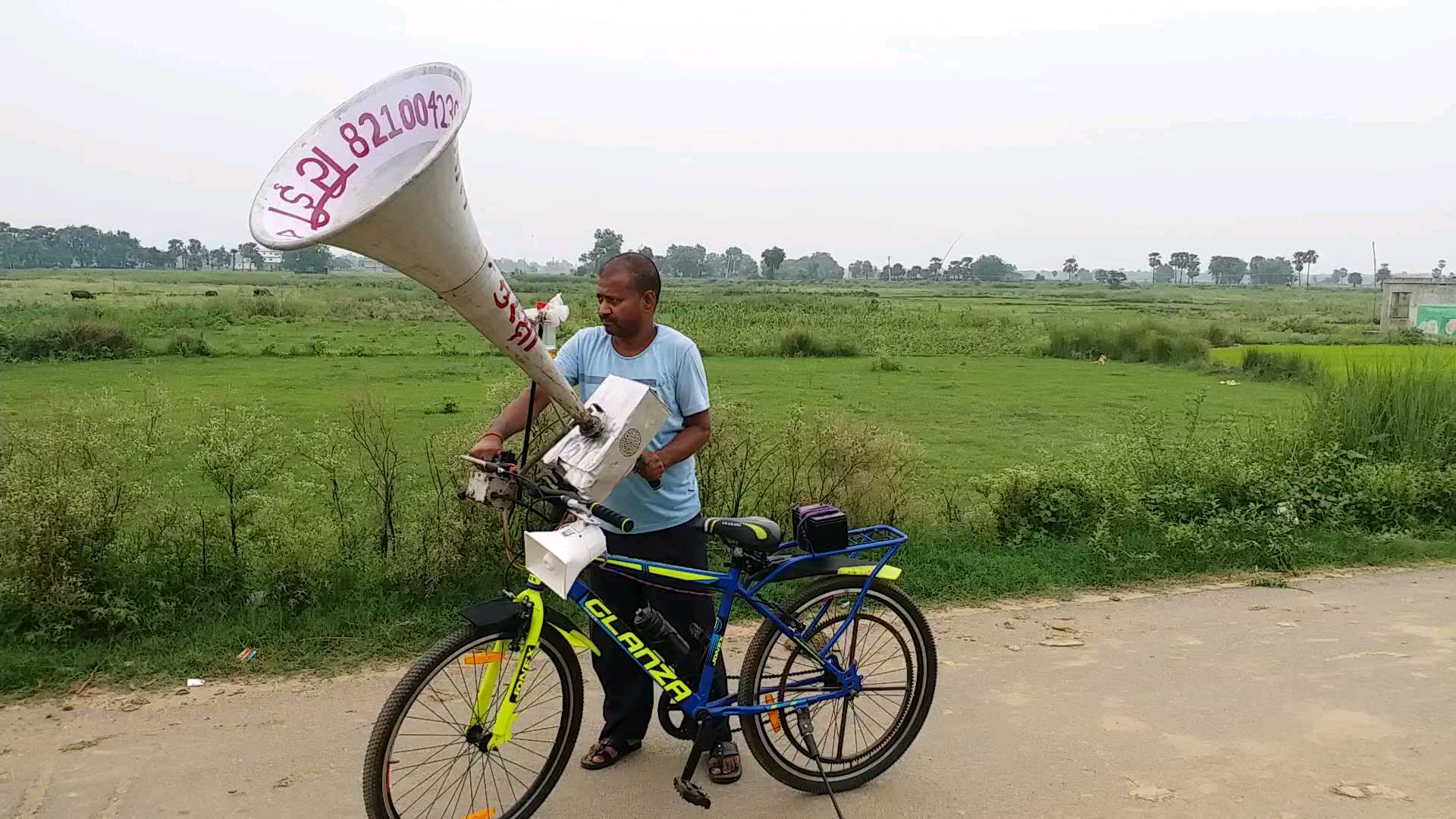 टिड्डी यंत्र के साथ जुम्मन