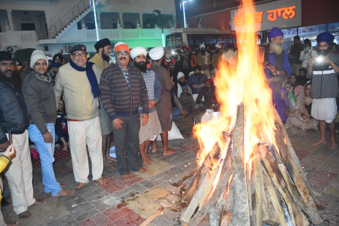 people celebrating Lohri in patna