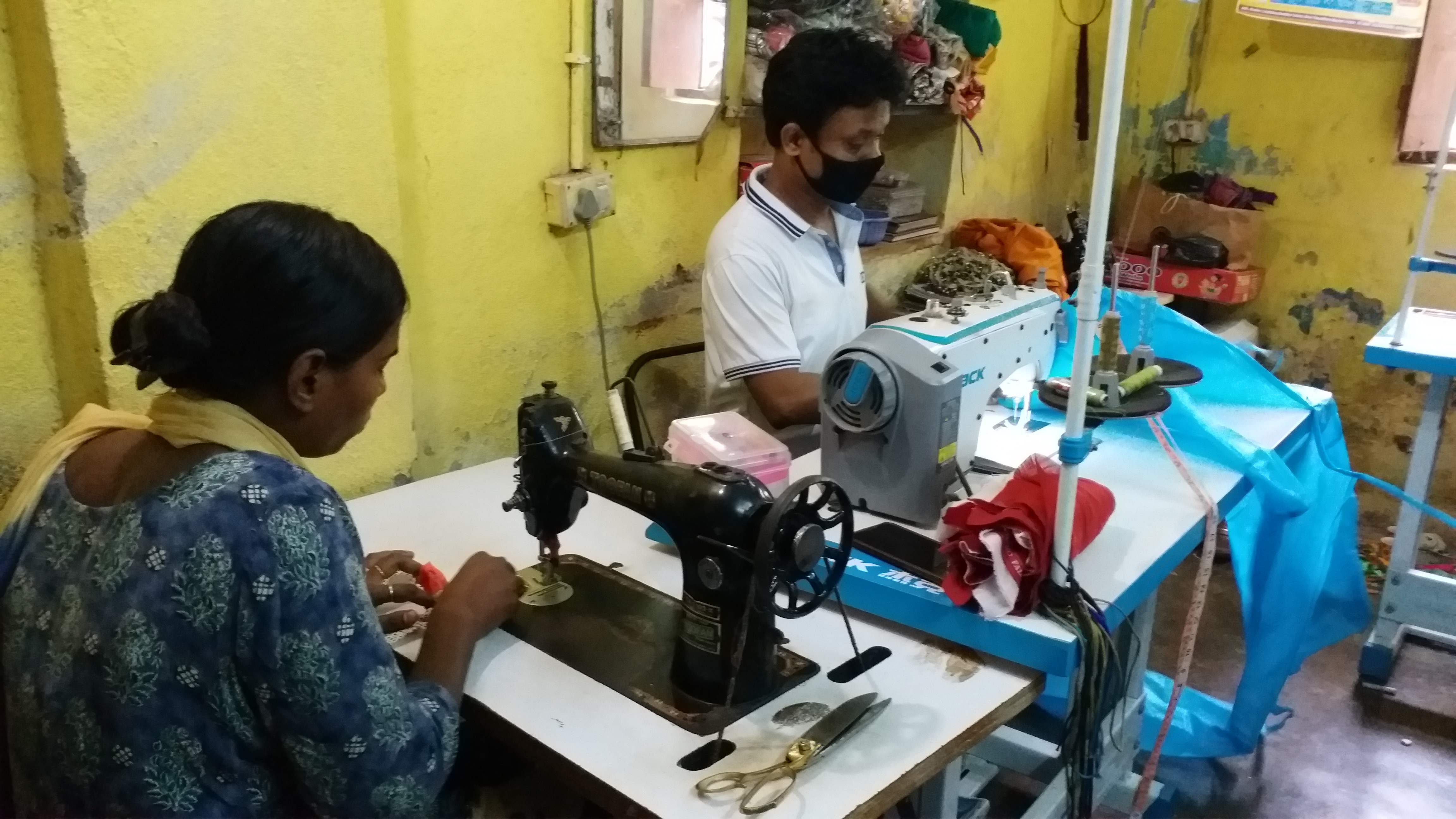 women making ppe kit in patna