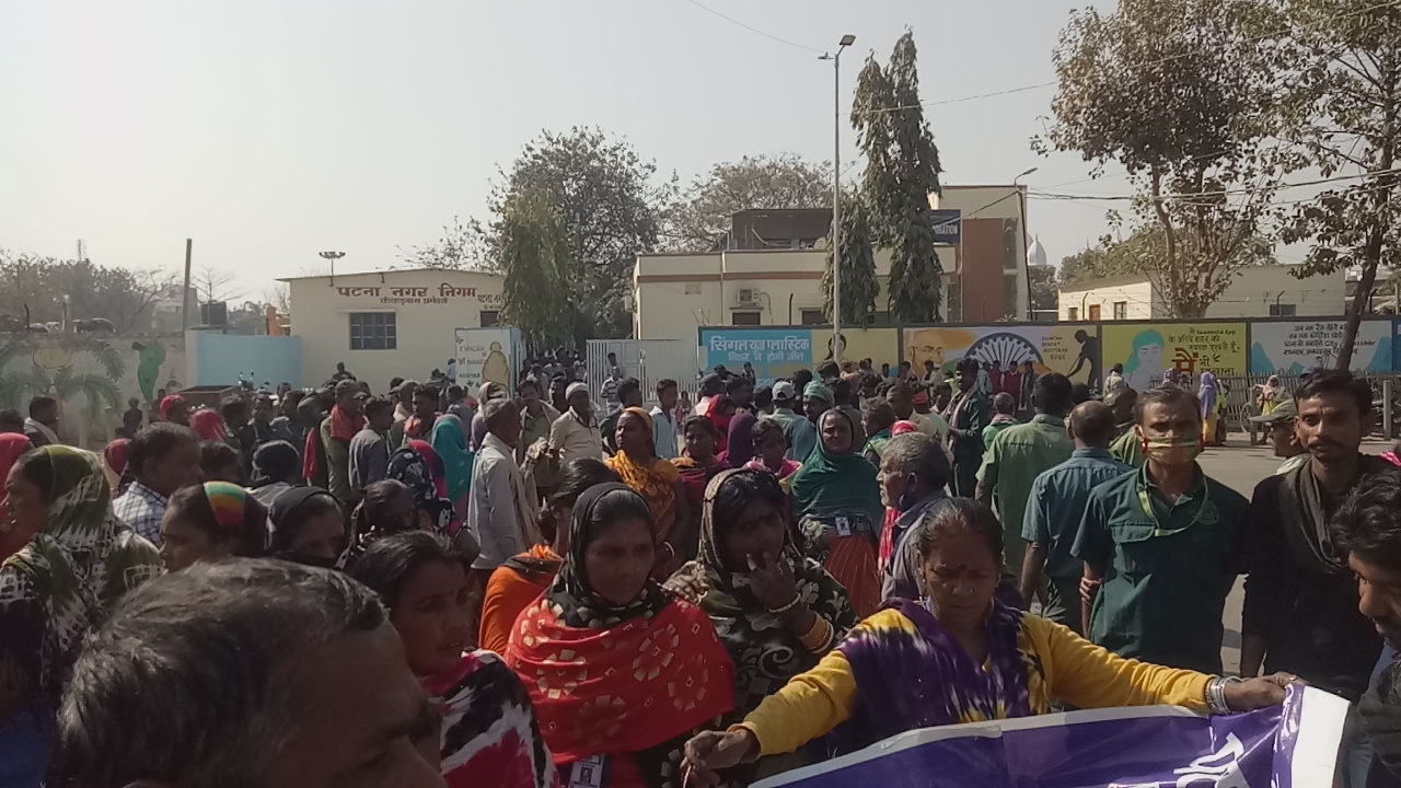 cleaning worker protest