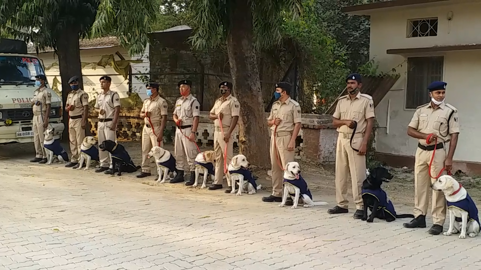 श्वान दस्ते की अतिरिक्त टीम