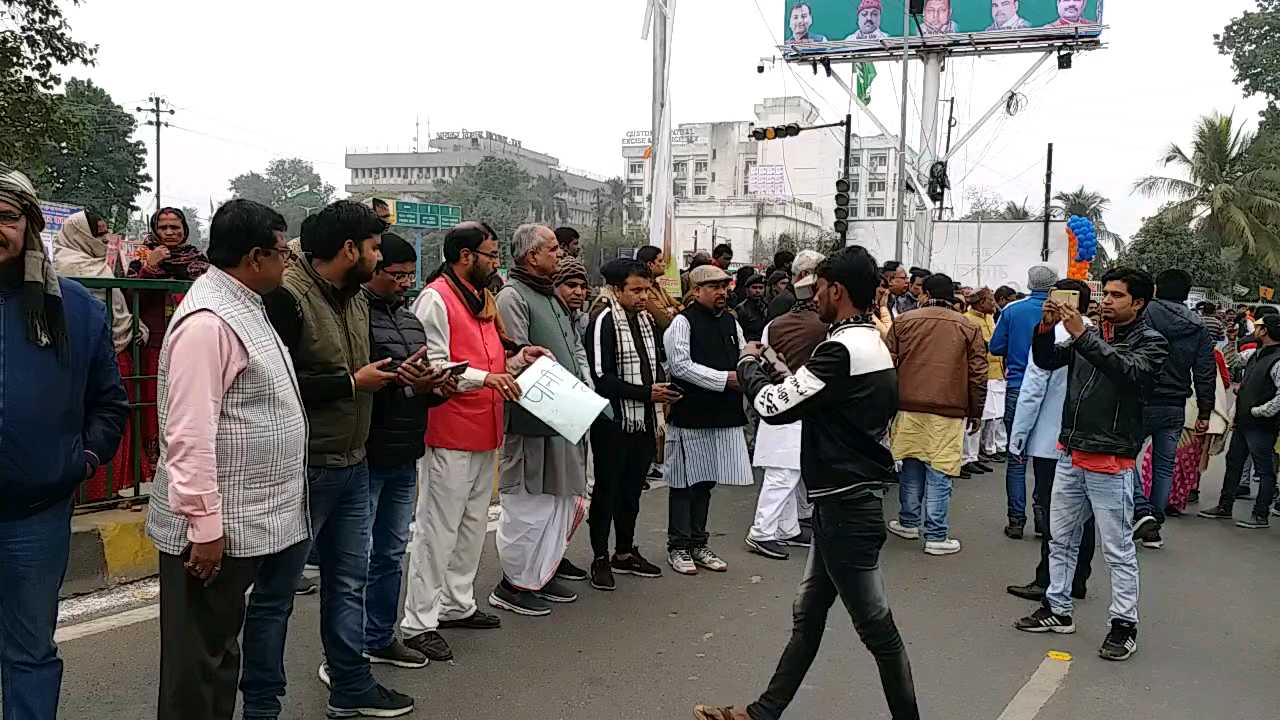 Sanjay Jaiswal created human chain