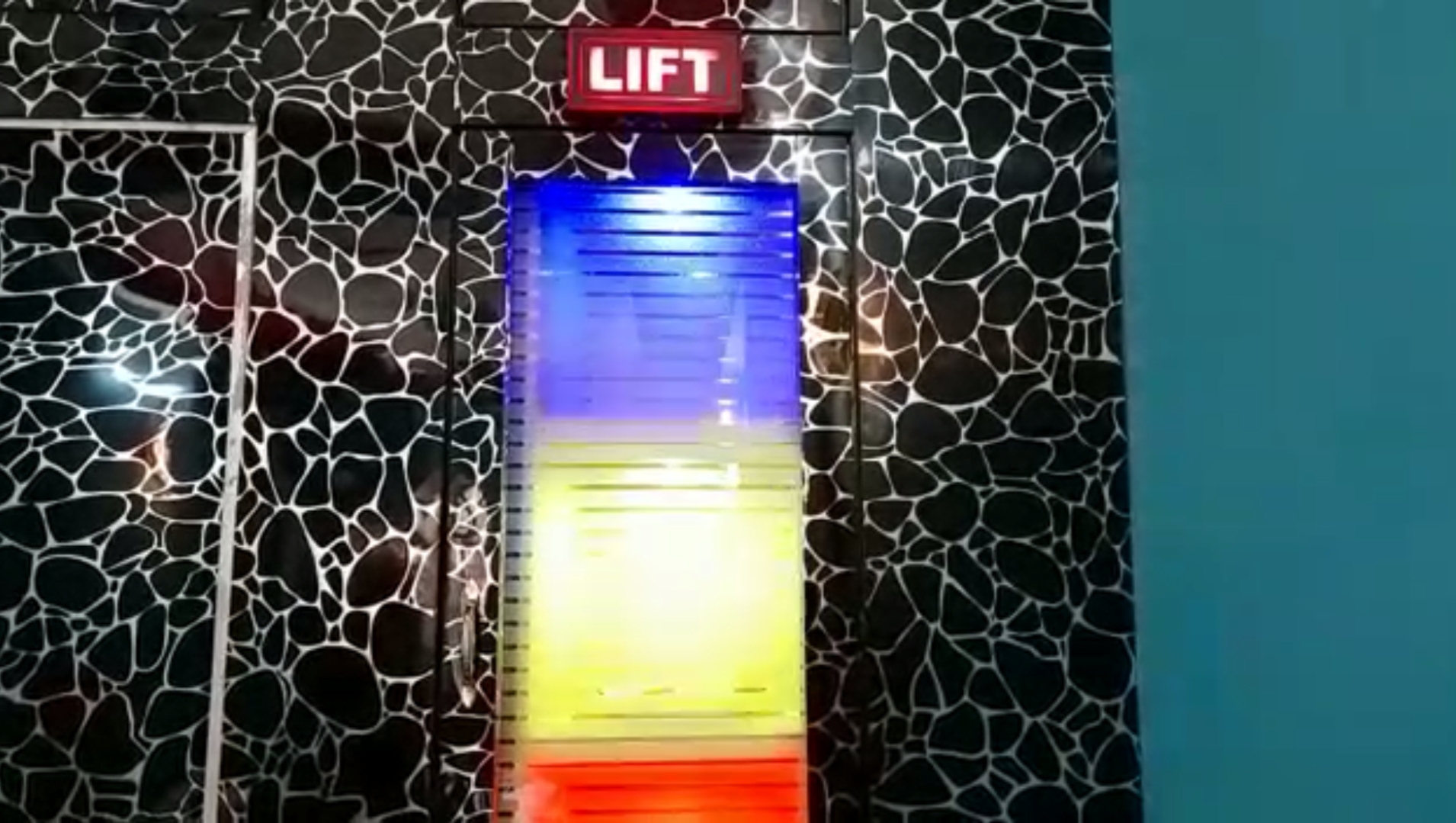 घर में देसी जुगाड़ से बनाया फूड लिफ्ट