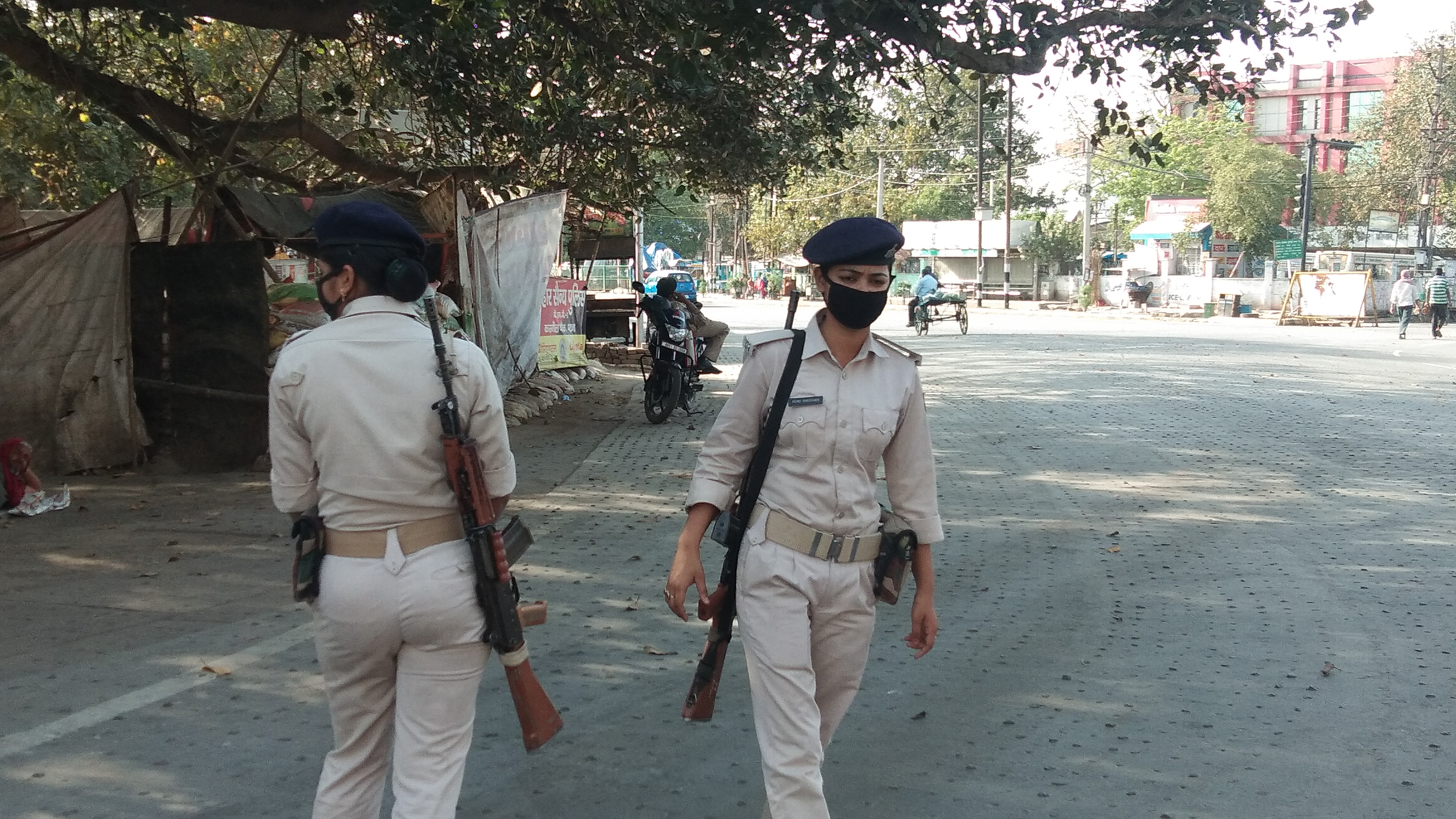 patna police works hard during lockdown to help people