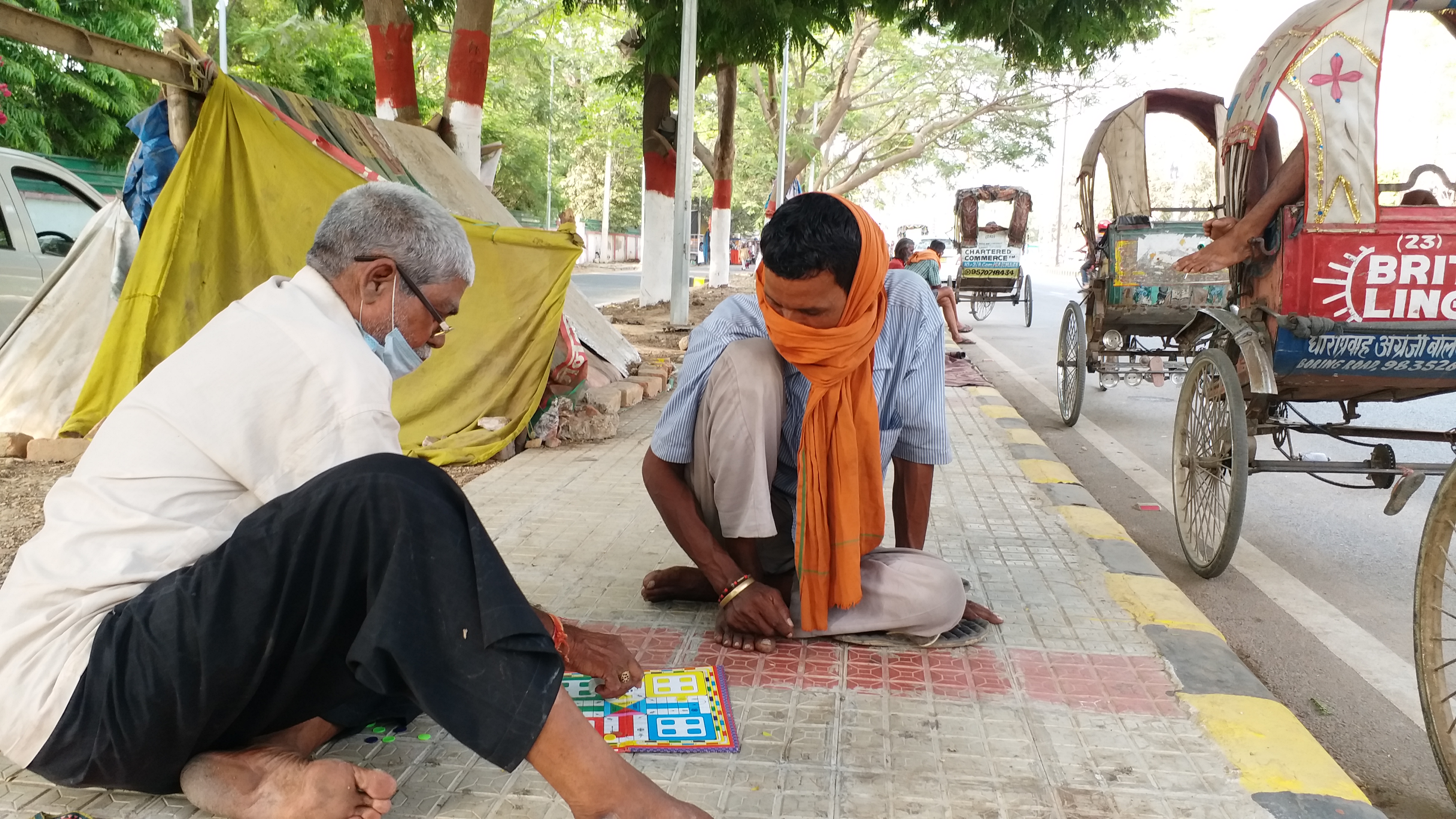 कमाई पर फिर लगा ब्रेक