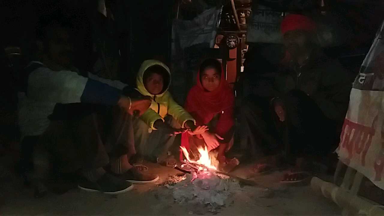 झोपड़ियों में गरीबो की रात