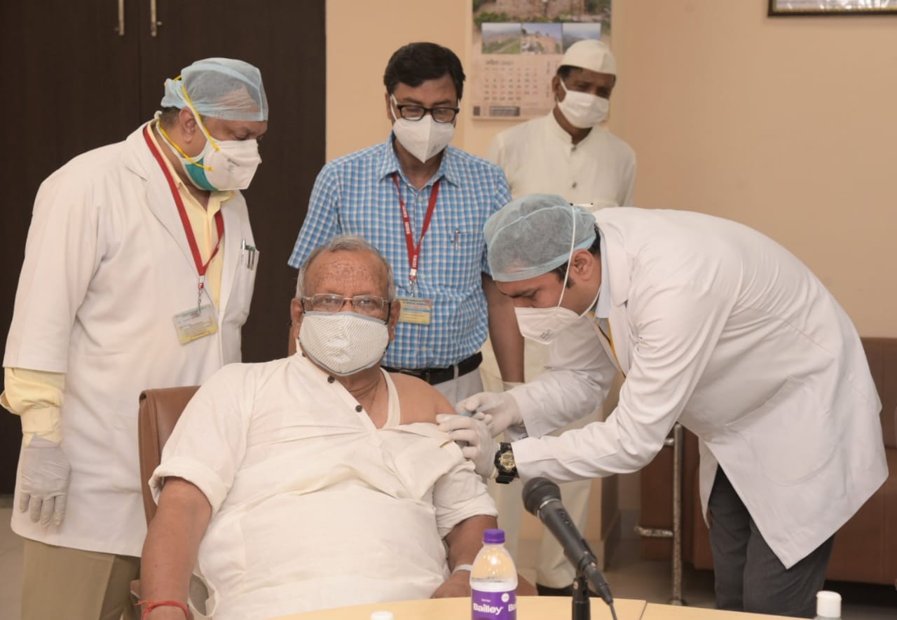 CM Nitish Kumar took second dose of Corona vaccine