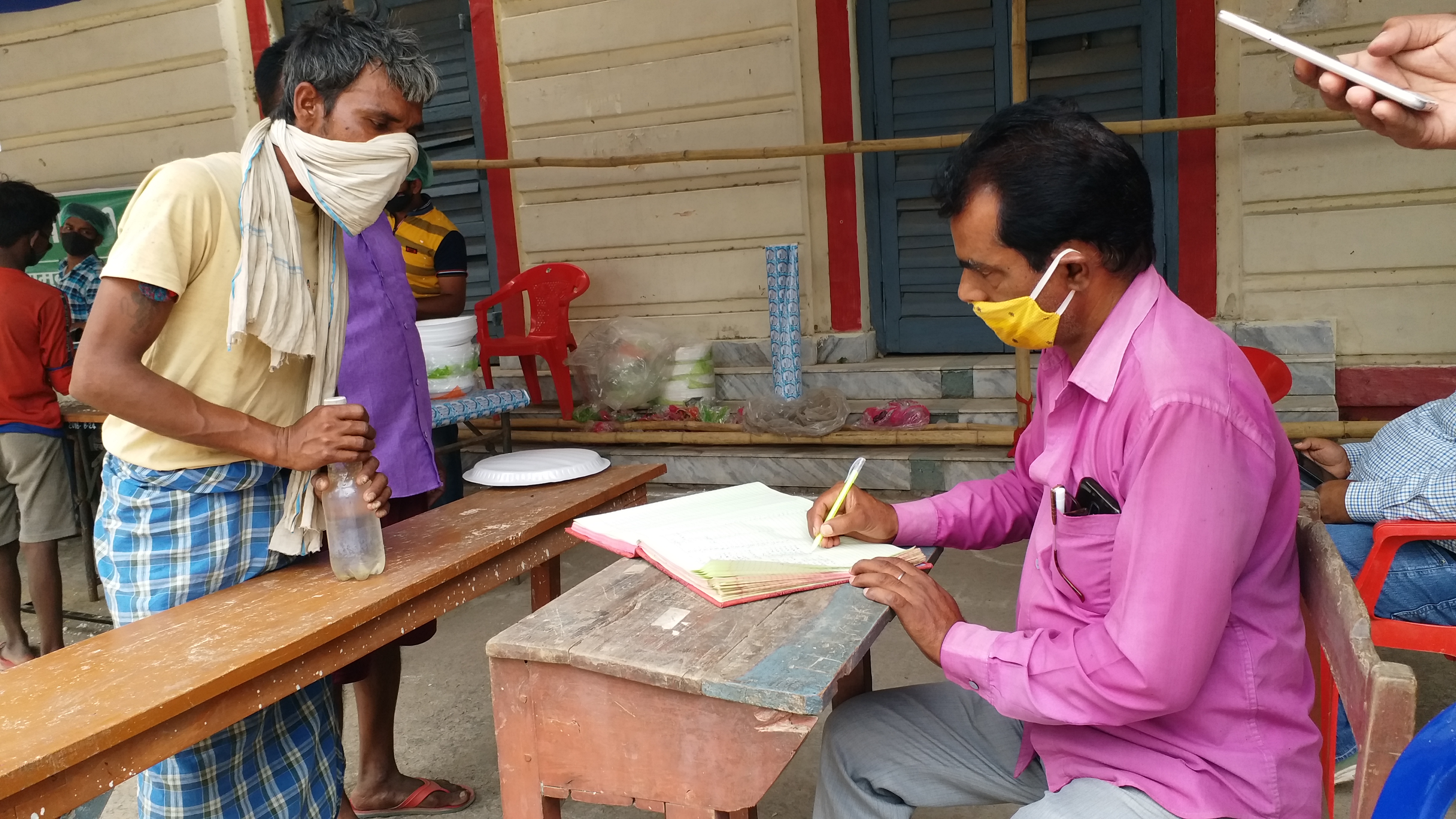 Data is being manipulated in community kitchen in patna