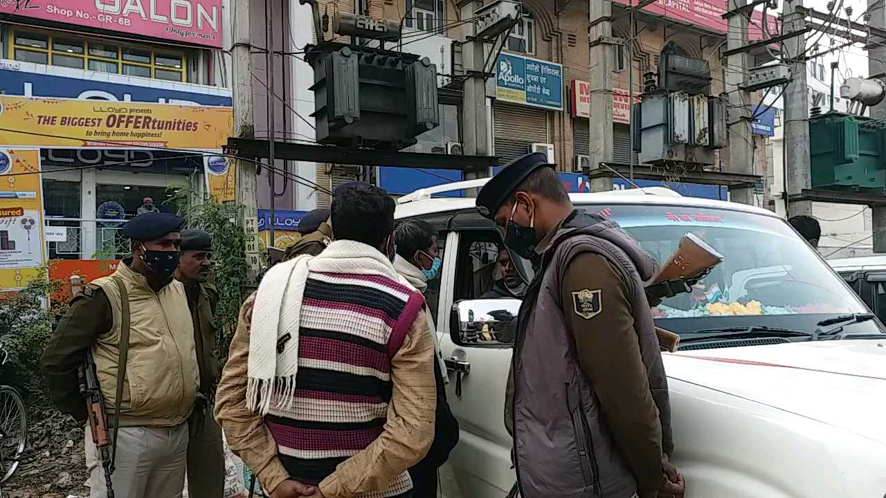 बैंक कर्मचारियों से पूछताछ में जुटी पुलिस