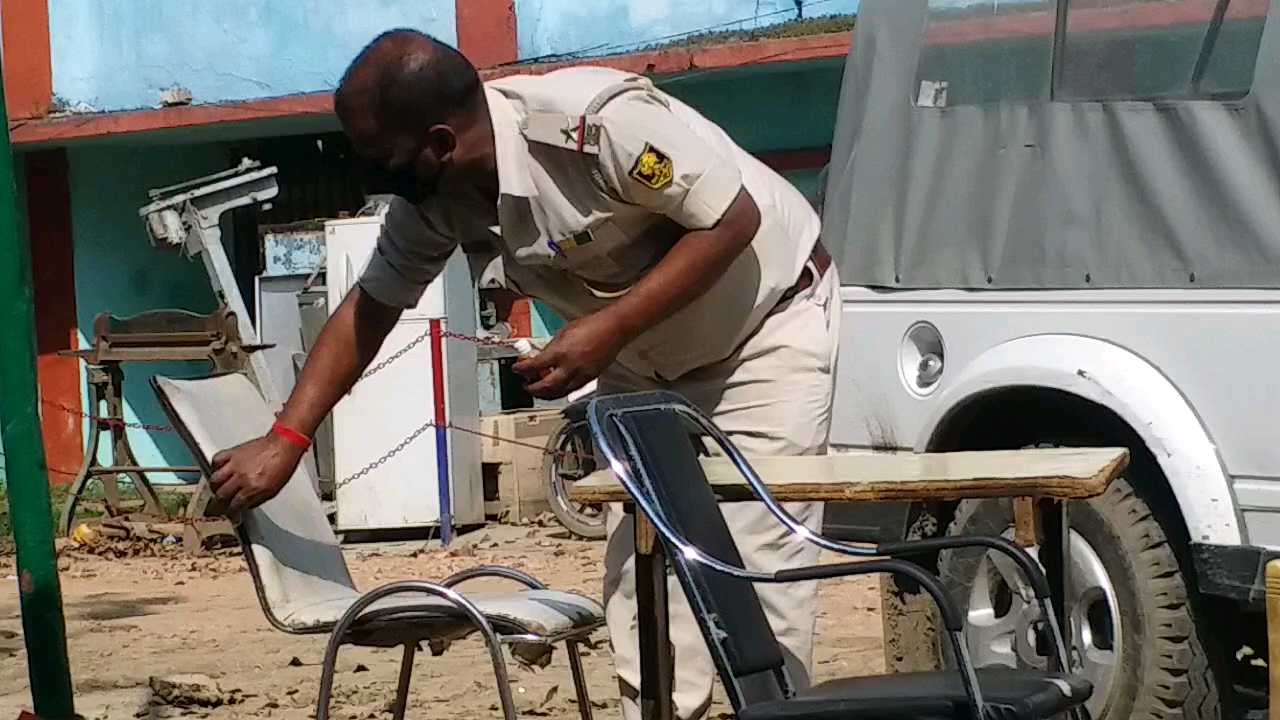 police sanitizing table  in patna