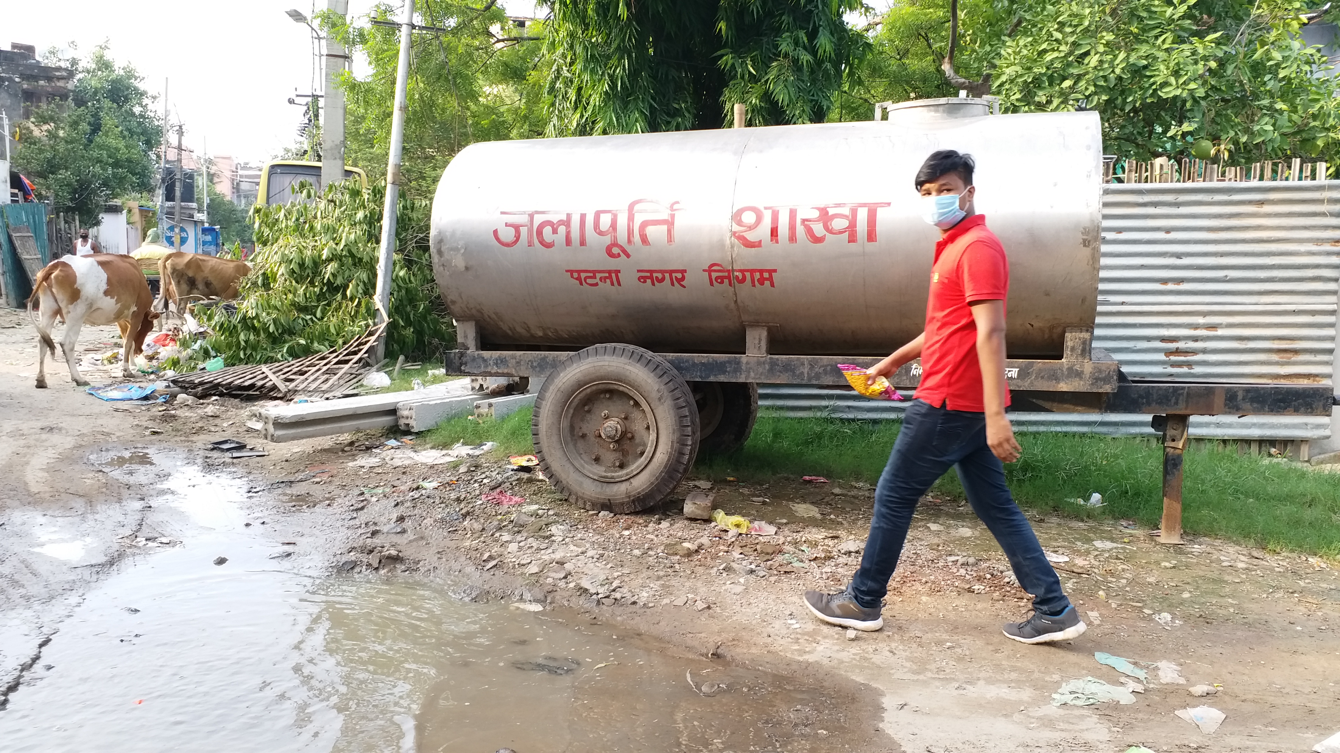 इस टैंकर से बुझ रही प्यास