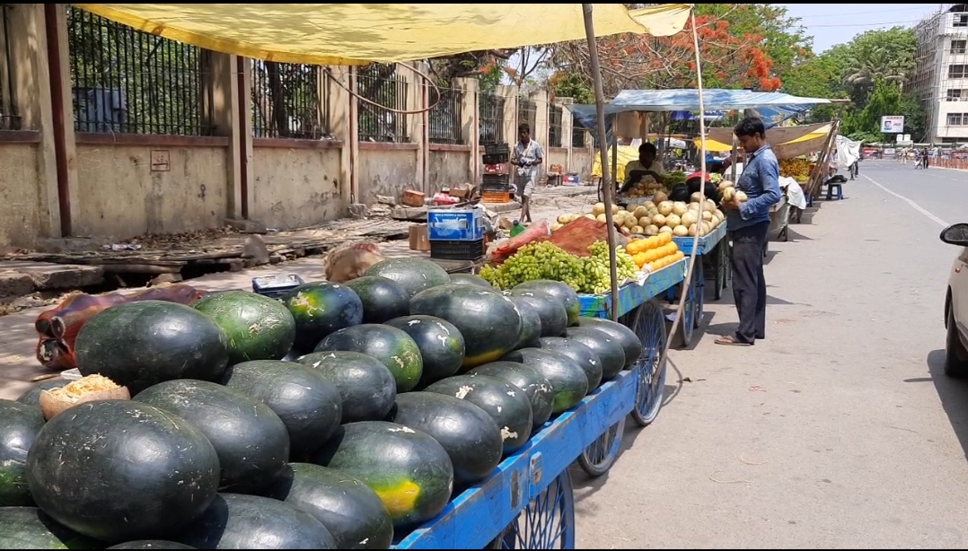 इन ठेलों पर नहीं पहुंच रहे ग्राहक