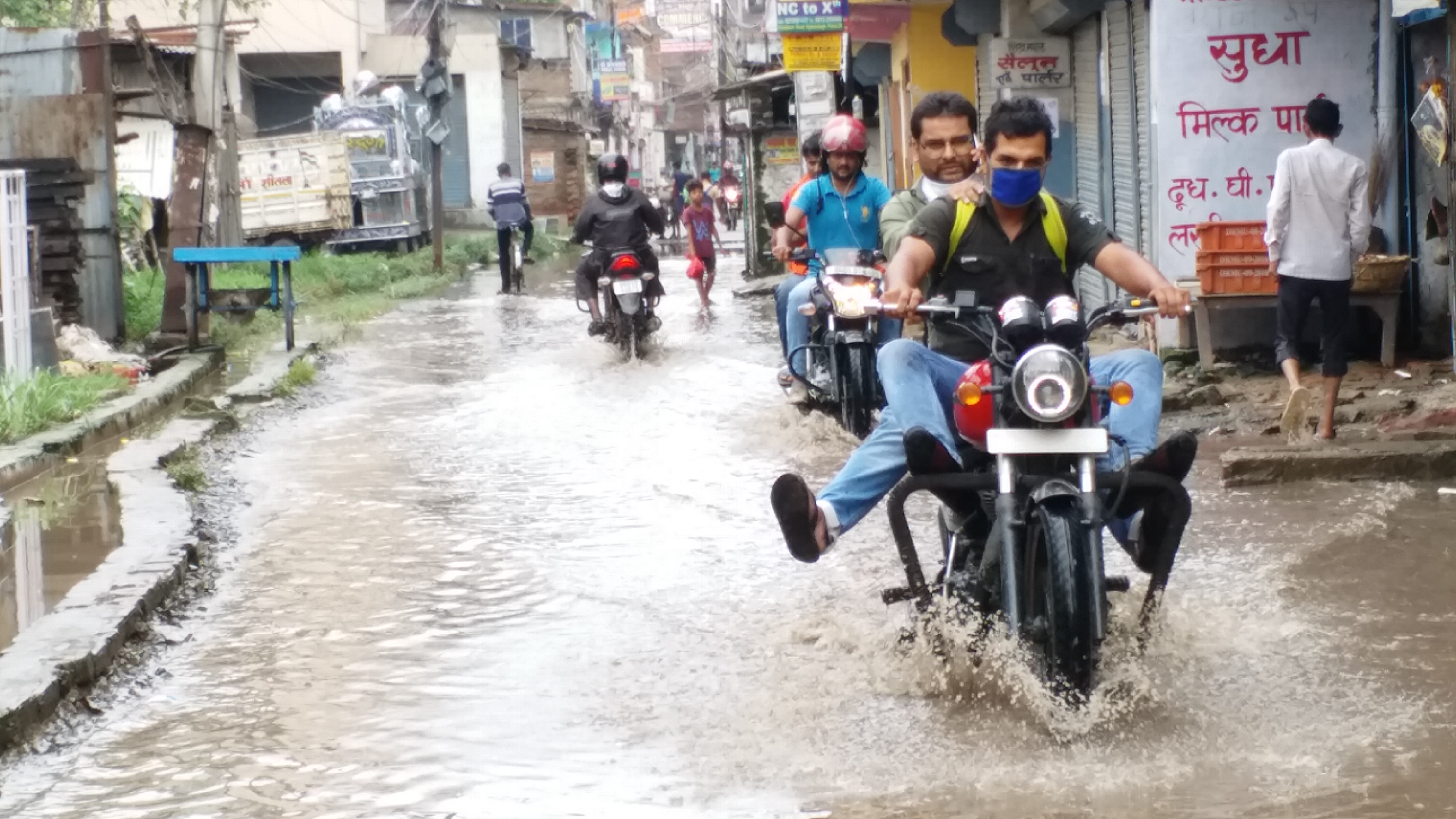 पटना के कई इलाके में जलजमाव