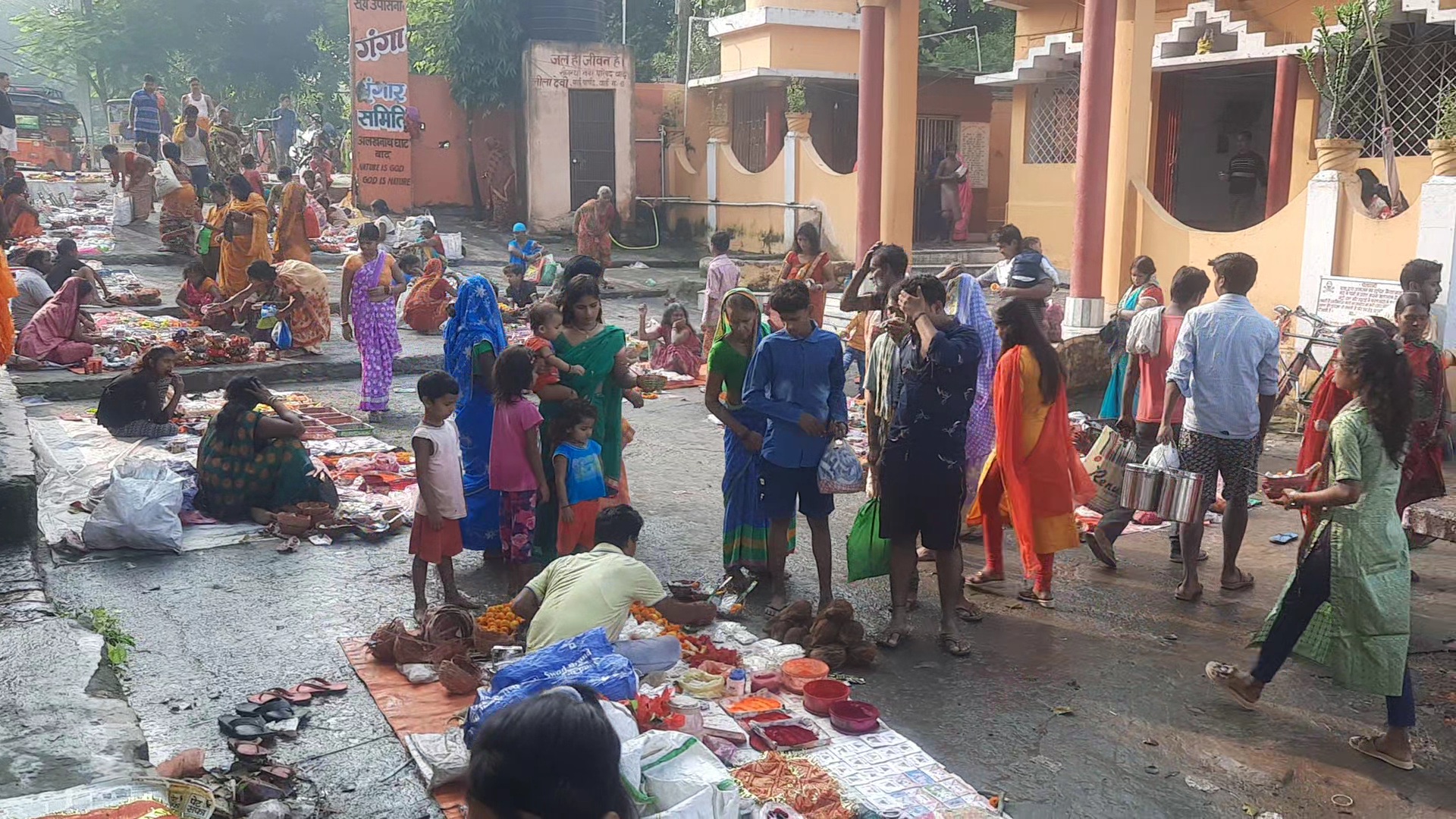 अलखनाथ मंदिर में उमड़ी भक्तों की भीड़