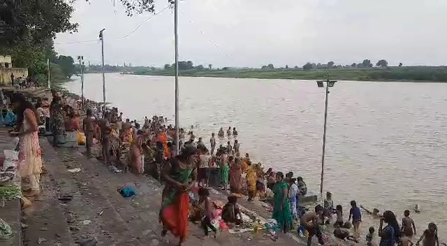 Crowd of devotees gathered at the Ganga Ghats on the fourth Monday of Sawan