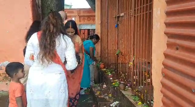 Crowd of devotees gathered at the Ganga Ghats on the fourth Monday of Sawan